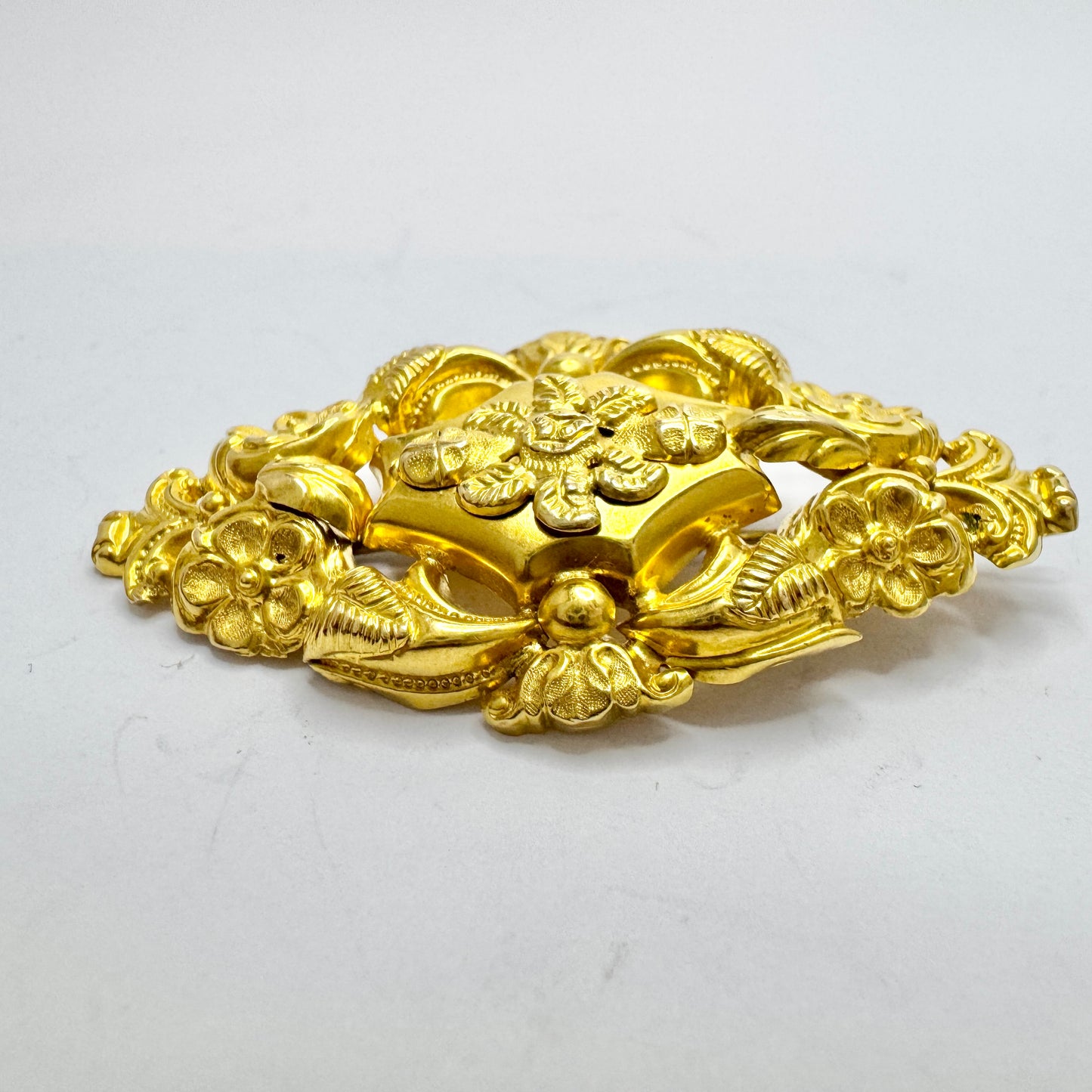 C.F Hultbom Sweden 1845. Antique early Victorian 18k Gold Brooch.