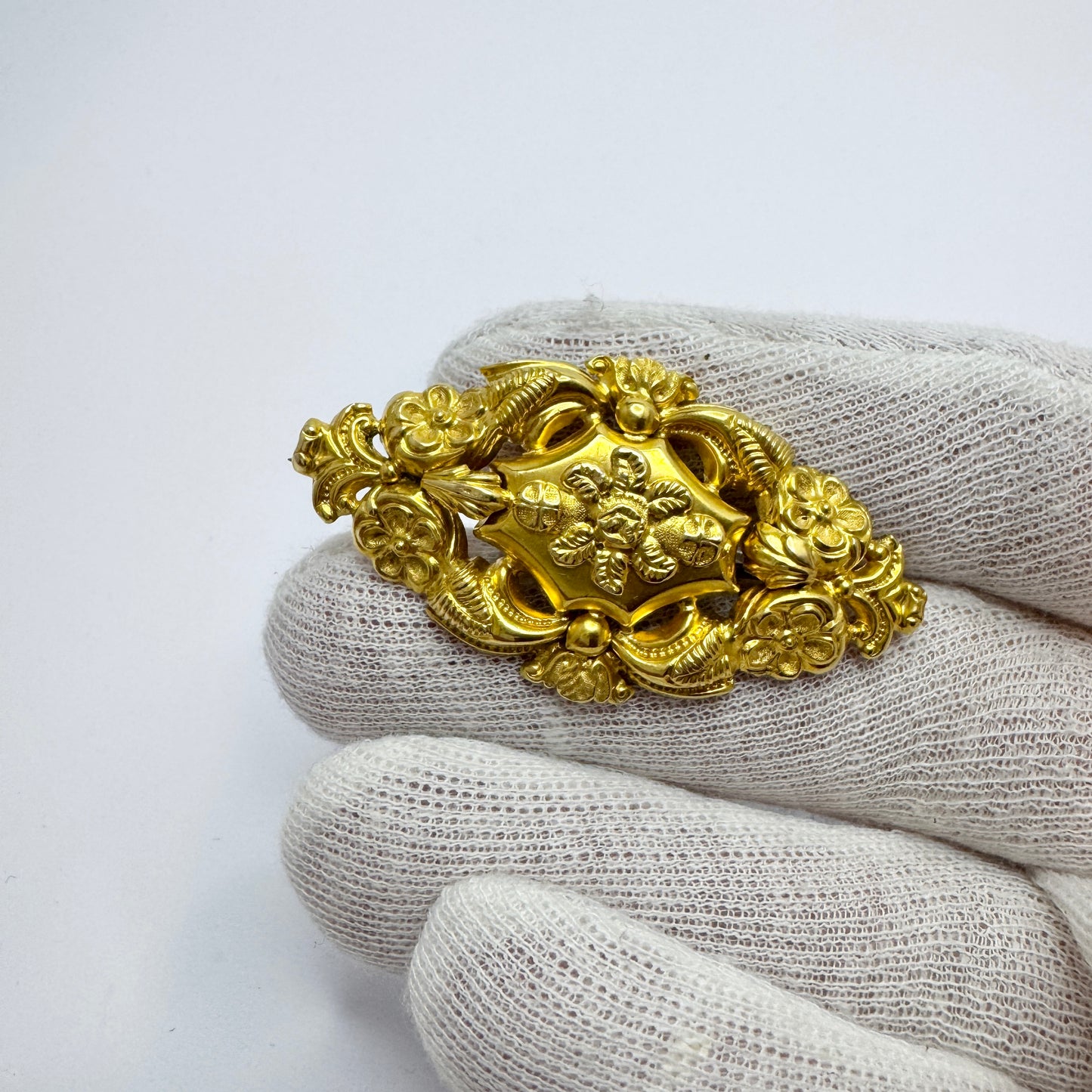 C.F Hultbom Sweden 1845. Antique early Victorian 18k Gold Brooch.