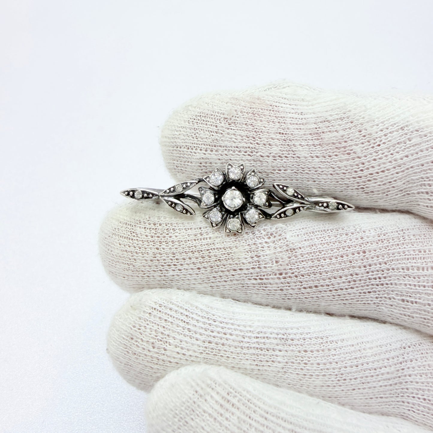 Vintage 1940s Solid Slver Paste Flower Brooch.