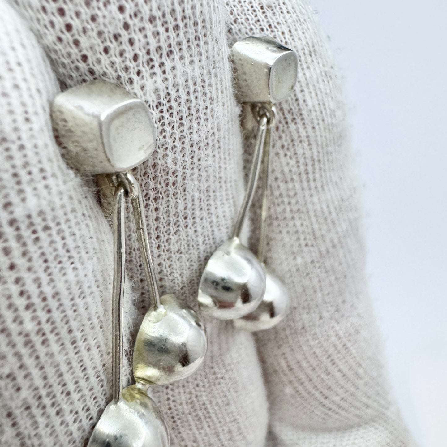 Sigurd Persson, for Ateljé Stigbert, Sweden 1955. VIntage Sterling Silver Iconic Bowl and Cube Design Earrings