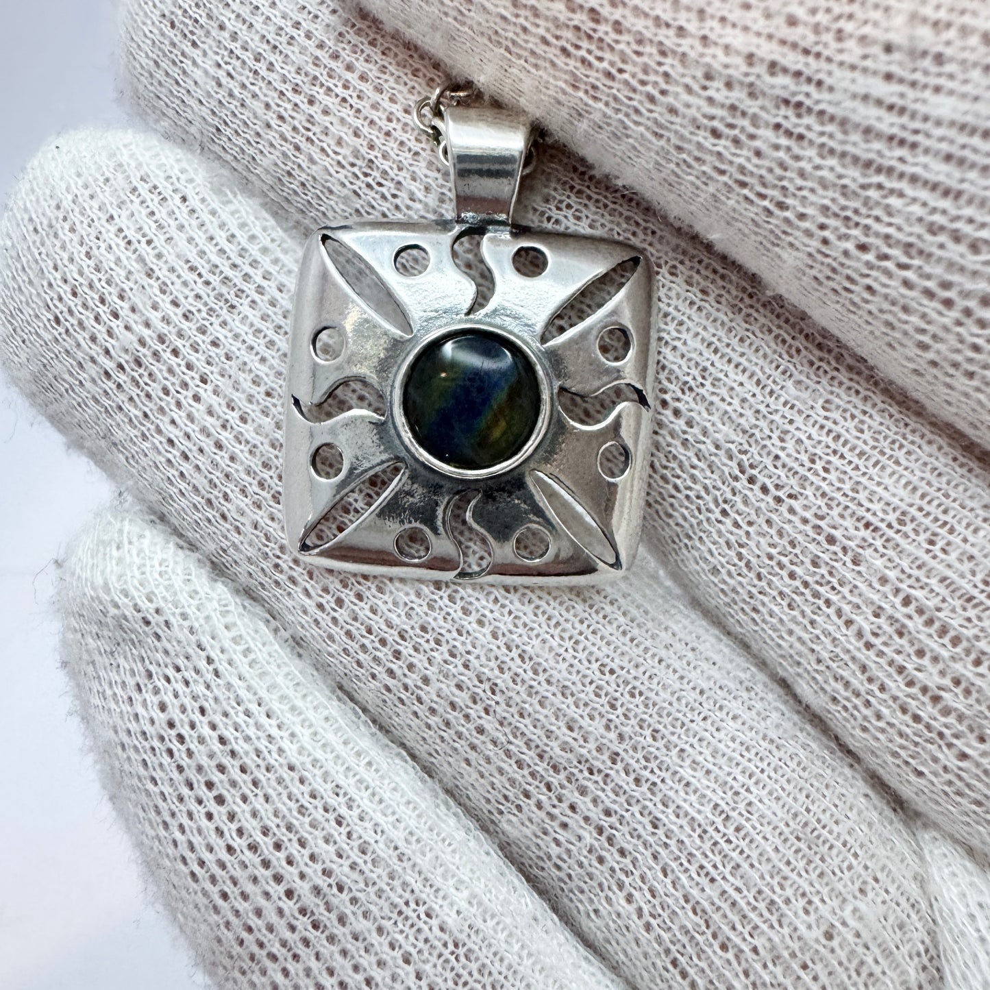 Kalevala Koru, Finland. Vintage Sterling Silver Labradorite Pendant Necklace.