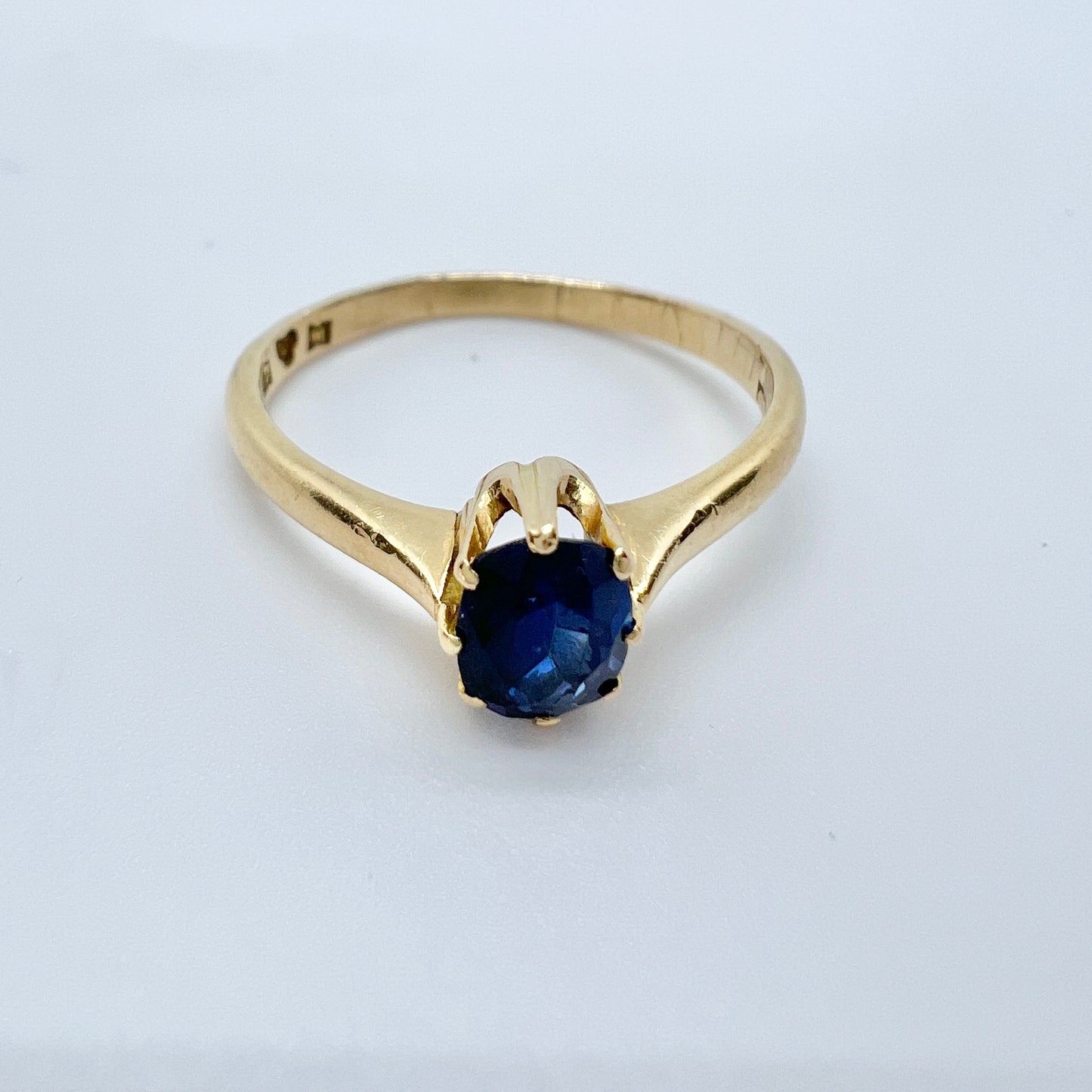 G Dahlgren, Sweden 1919. Antique 18k Gold Sapphire Ring.