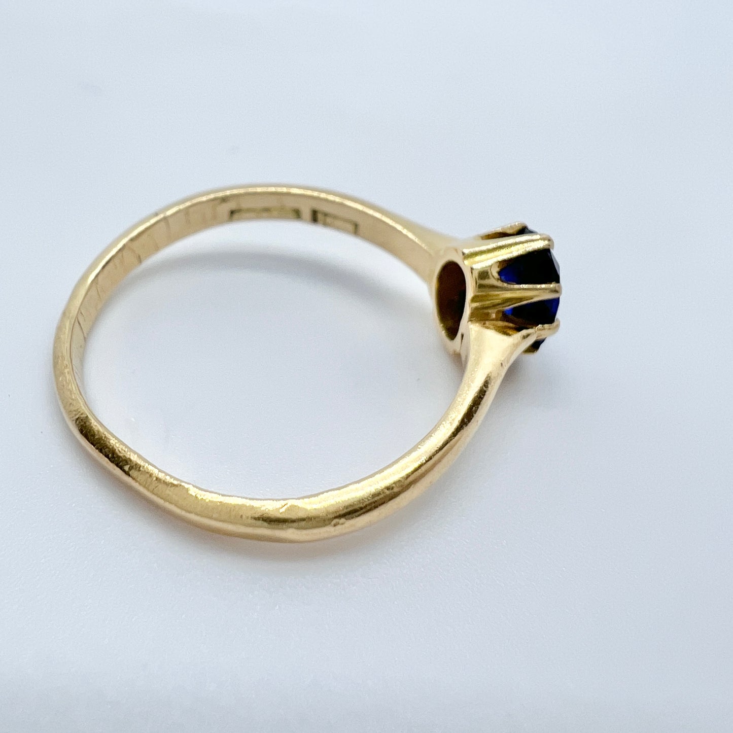 G Dahlgren, Sweden 1919. Antique 18k Gold Sapphire Ring.