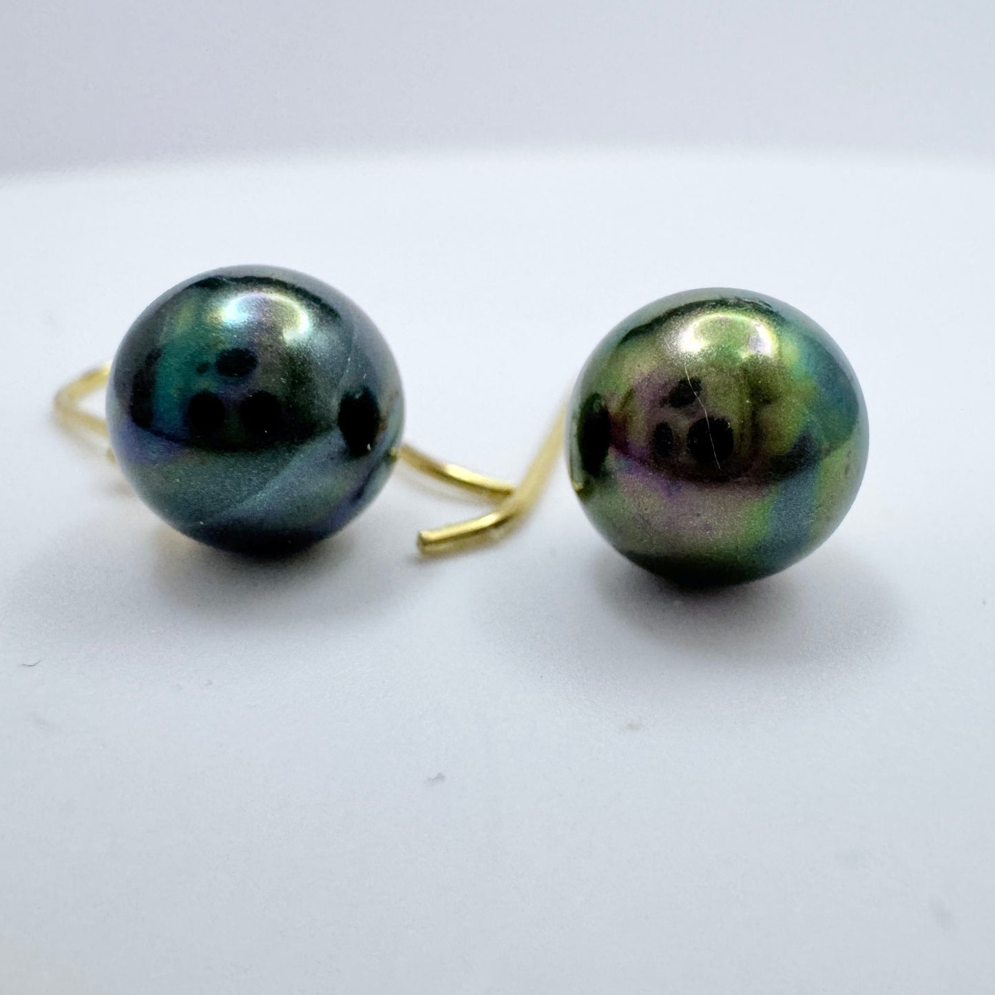 Vintage 18k Gold, Simulated Tahitian Pearl Earrings.