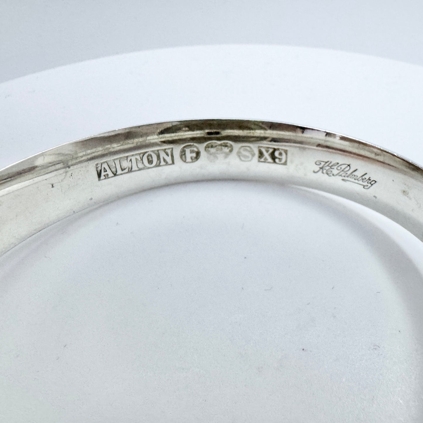 KE Palmberg for Alton, Sweden 1972. Vintage Modernist Sterling Silver Bangle Bracelet. Signed.