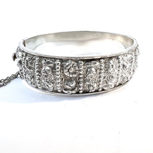 Portugal 1947. Vintage Solid Silver Floral Hinged Bangle Bracelet.