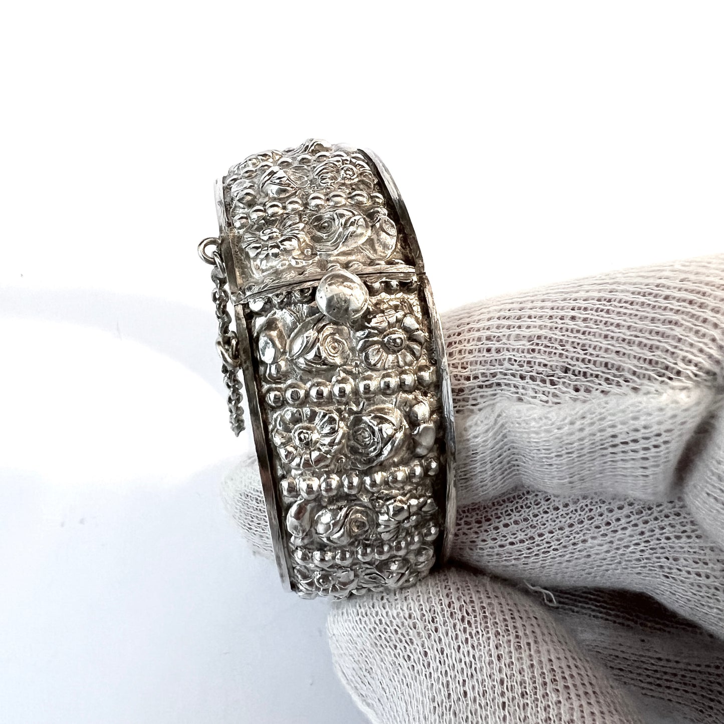 Portugal 1947. Vintage Solid Silver Floral Hinged Bangle Bracelet.