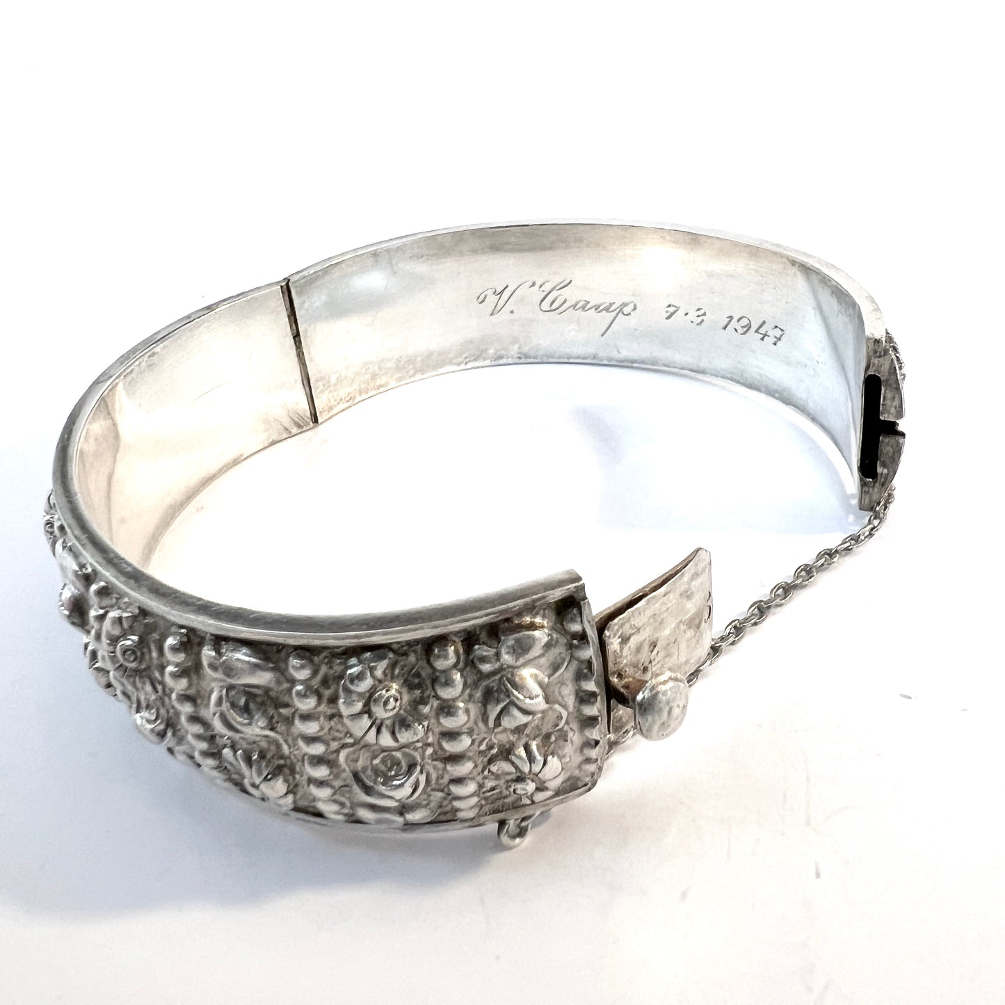 Portugal 1947. Vintage Solid Silver Floral Hinged Bangle Bracelet.