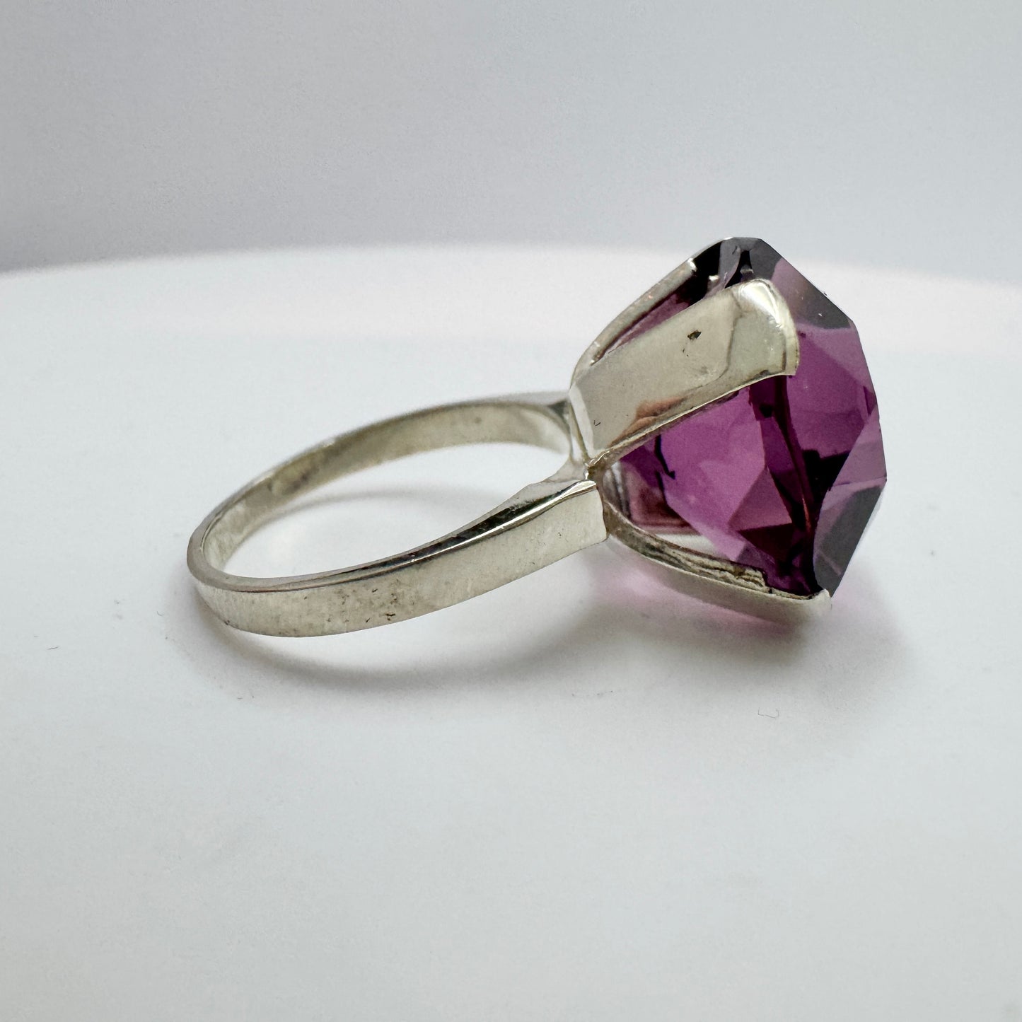 Germany c 1960-70s. Vintage 835 Silver Deep Purple Paste Ring.