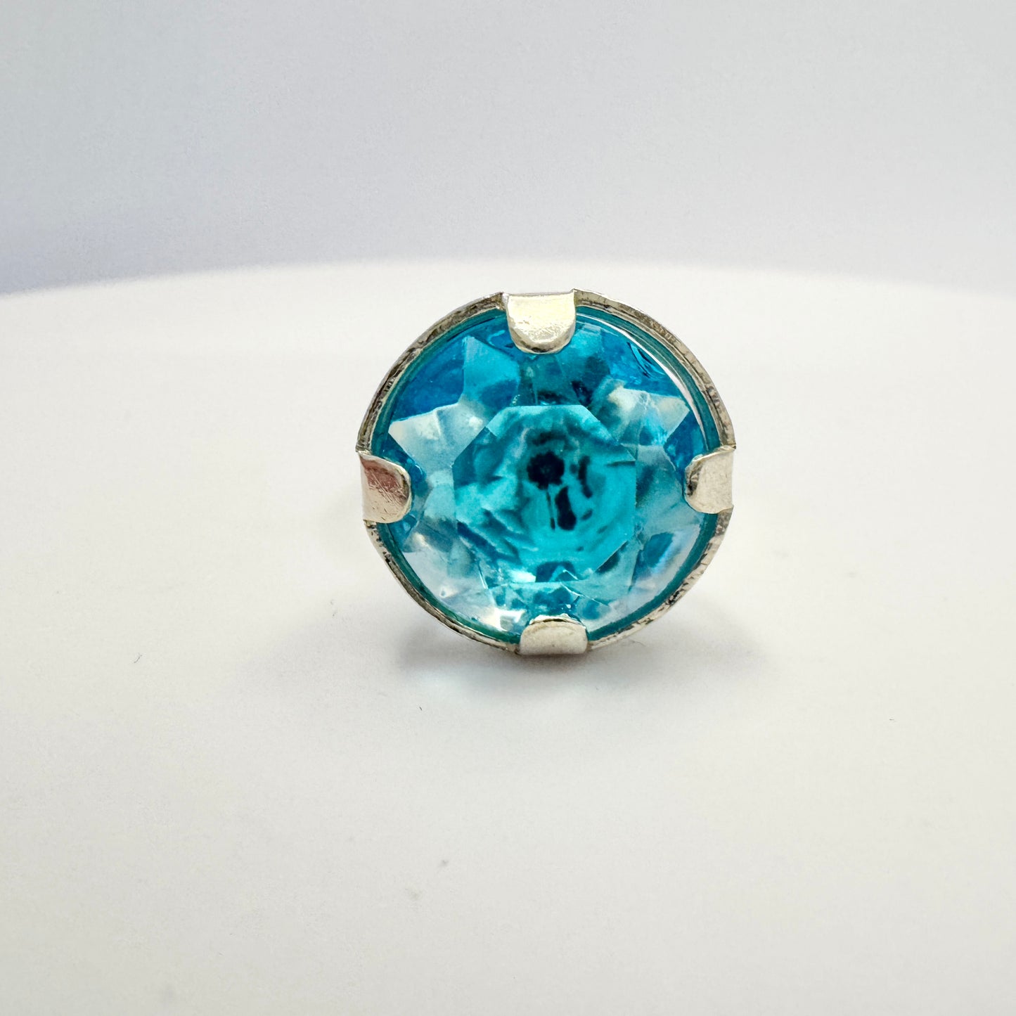 Vintage 1960-70s Solid 830 Silver Icy Blue Paste Ring.