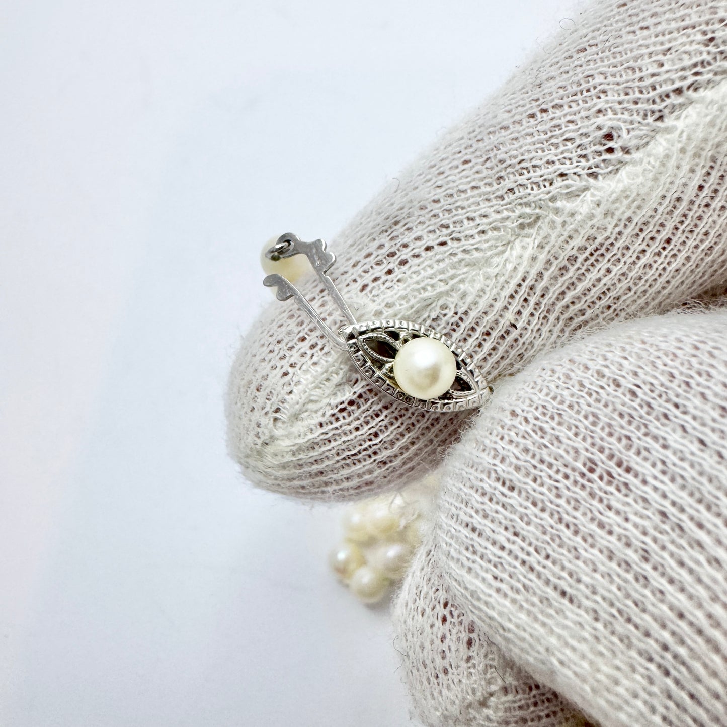 Vintage Cultured Pearl 14k Gold Clasp Necklace.