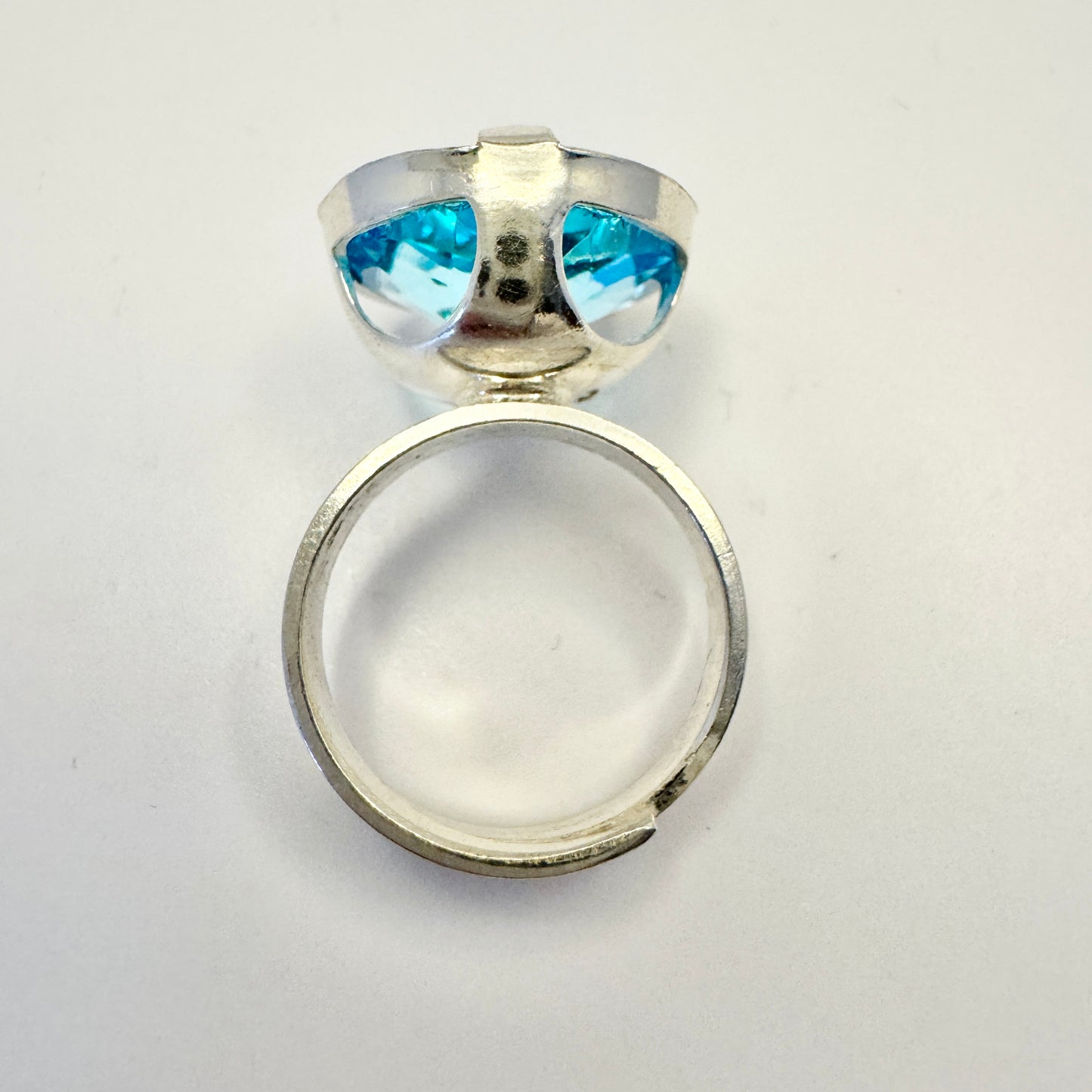 Vintage 1960-70s Solid 830 Silver Icy Blue Paste Ring.