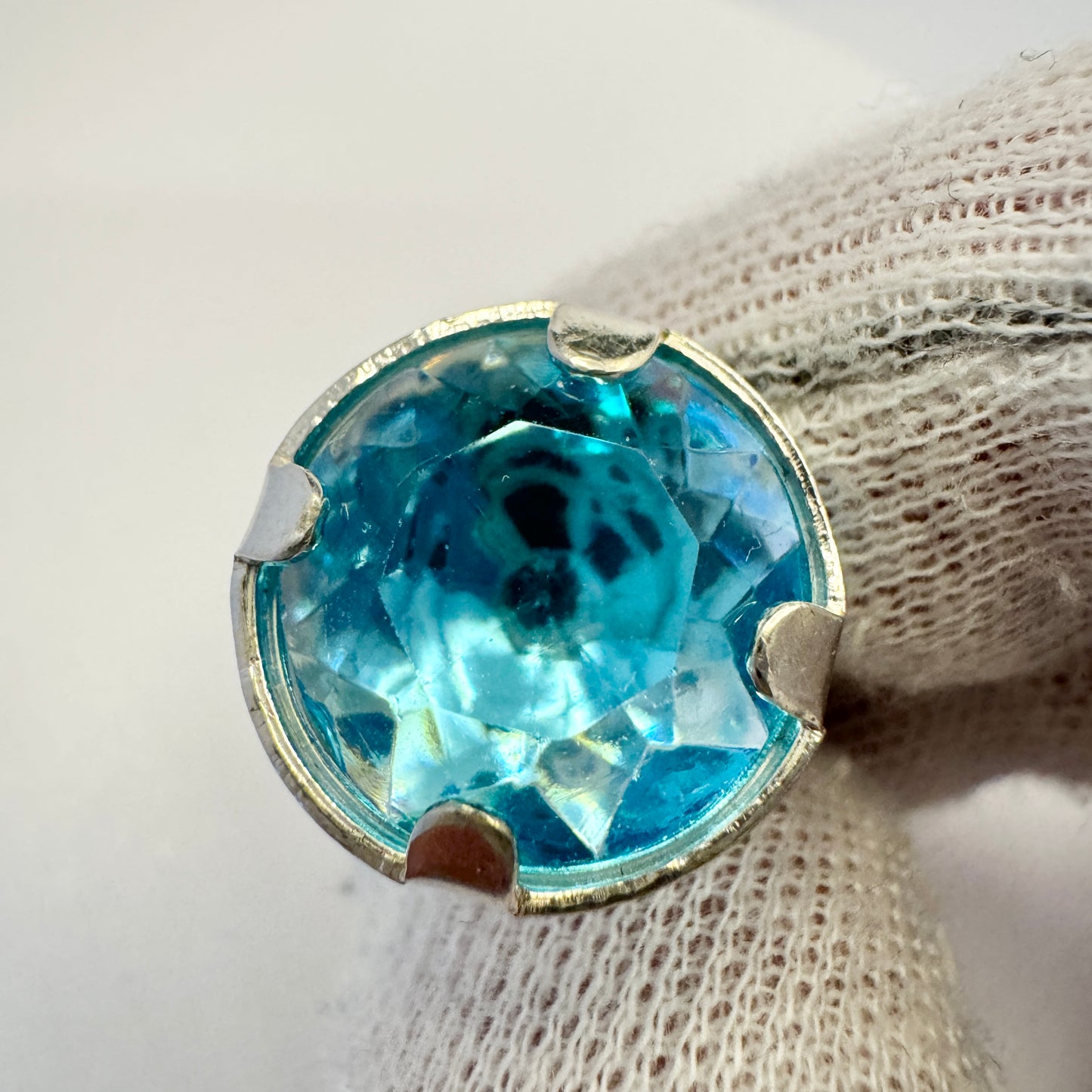 Vintage 1960-70s Solid 830 Silver Icy Blue Paste Ring.