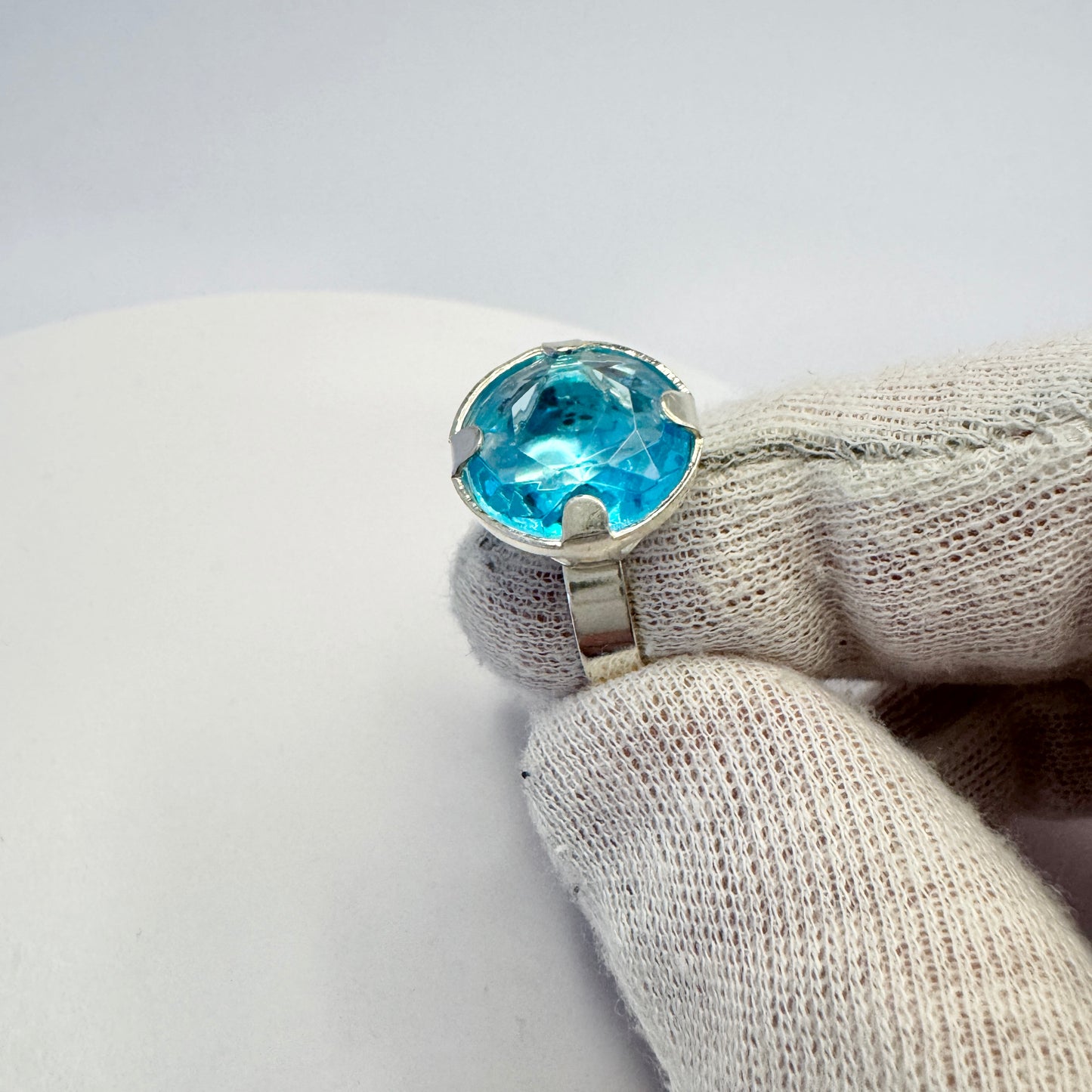 Vintage 1960-70s Solid 830 Silver Icy Blue Paste Ring.