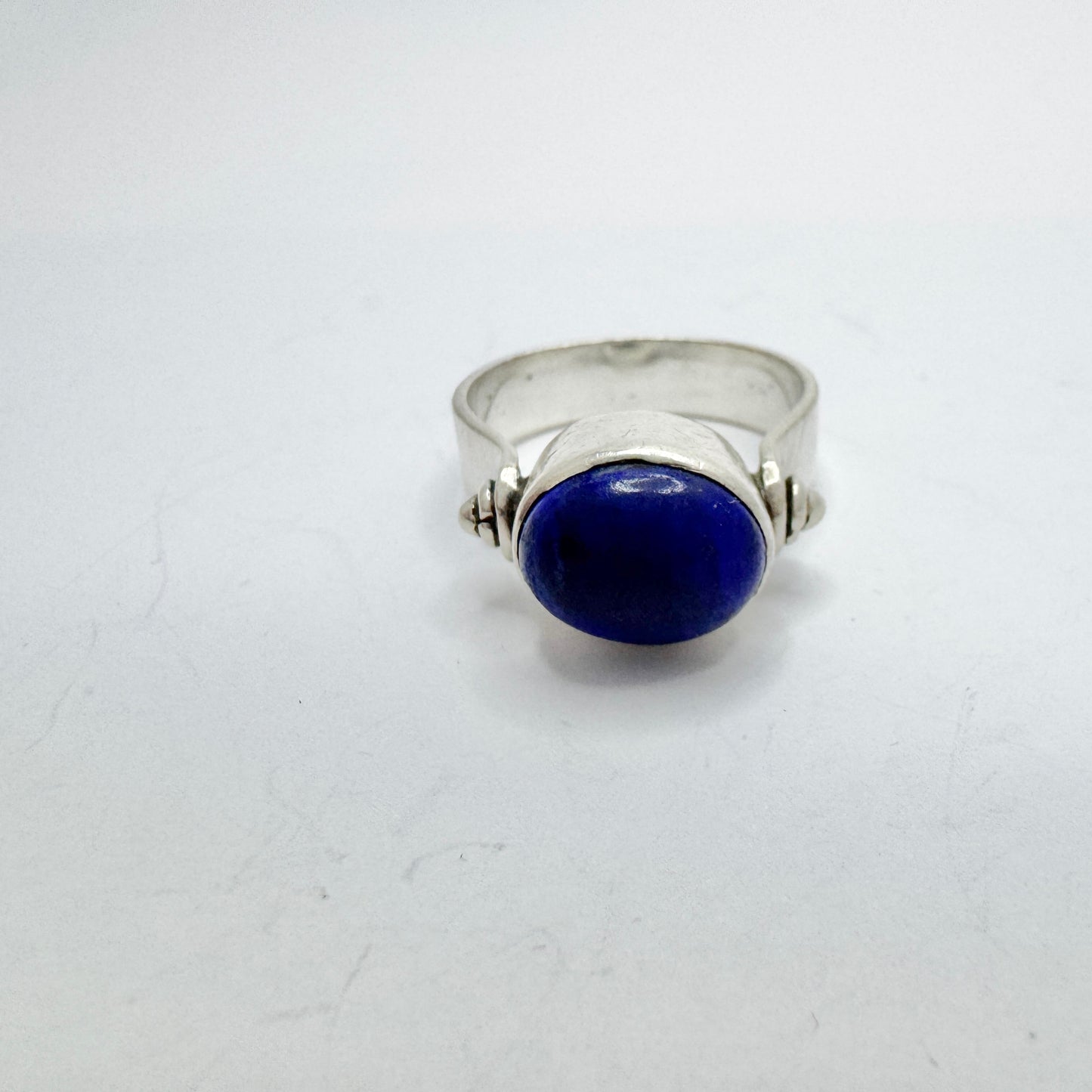 Vintage Sterling Silver Lapis Lazuli Ring.