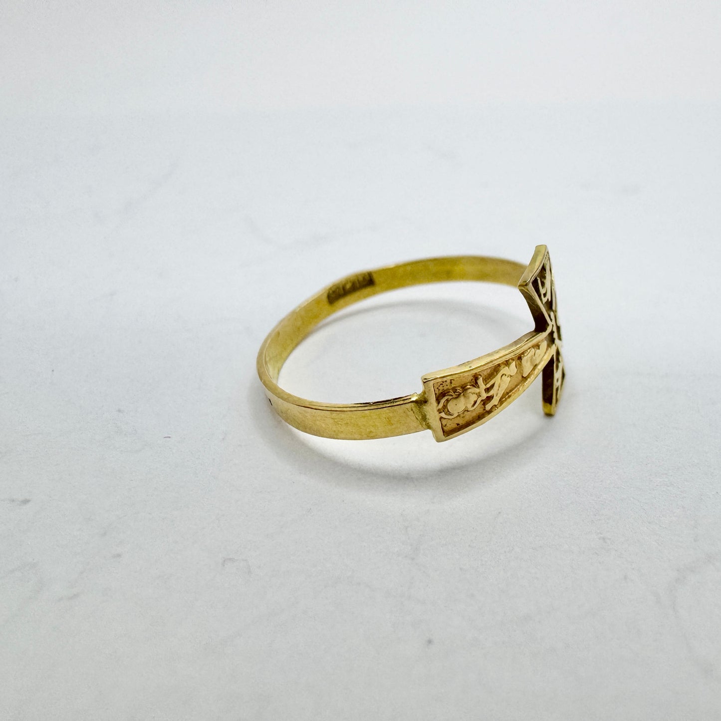 Egypt. Vintage 18k Gold Ankh Rig.