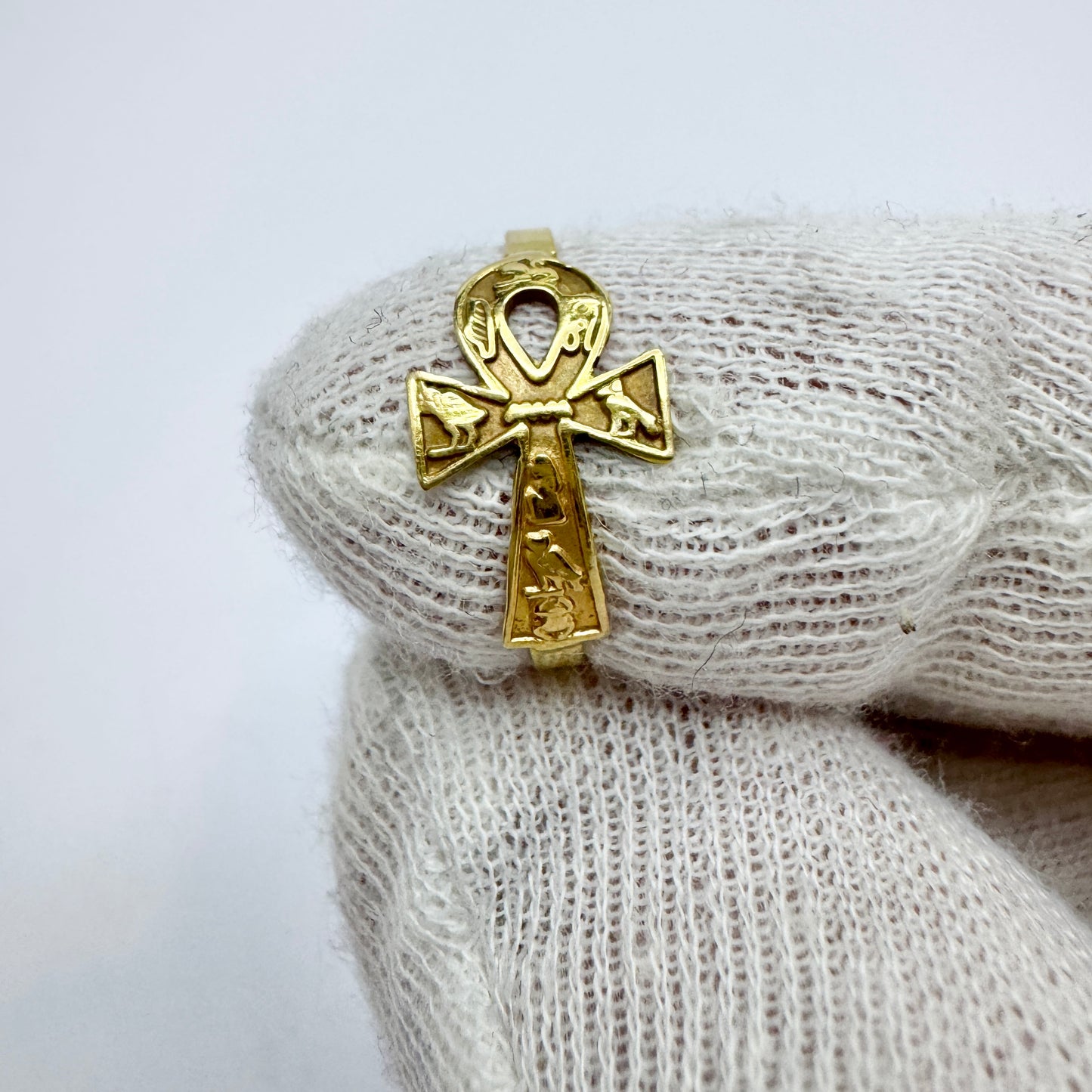 Egypt. Vintage 18k Gold Ankh Rig.