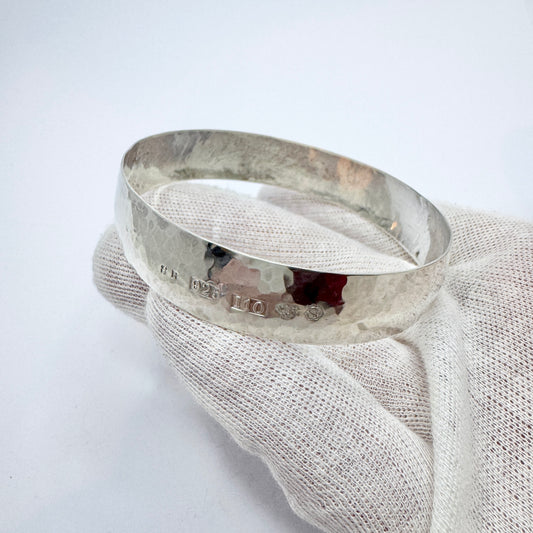 SB, Sweden 1983. Vintage Hammered Sterling Silver Bangle Bracelet.