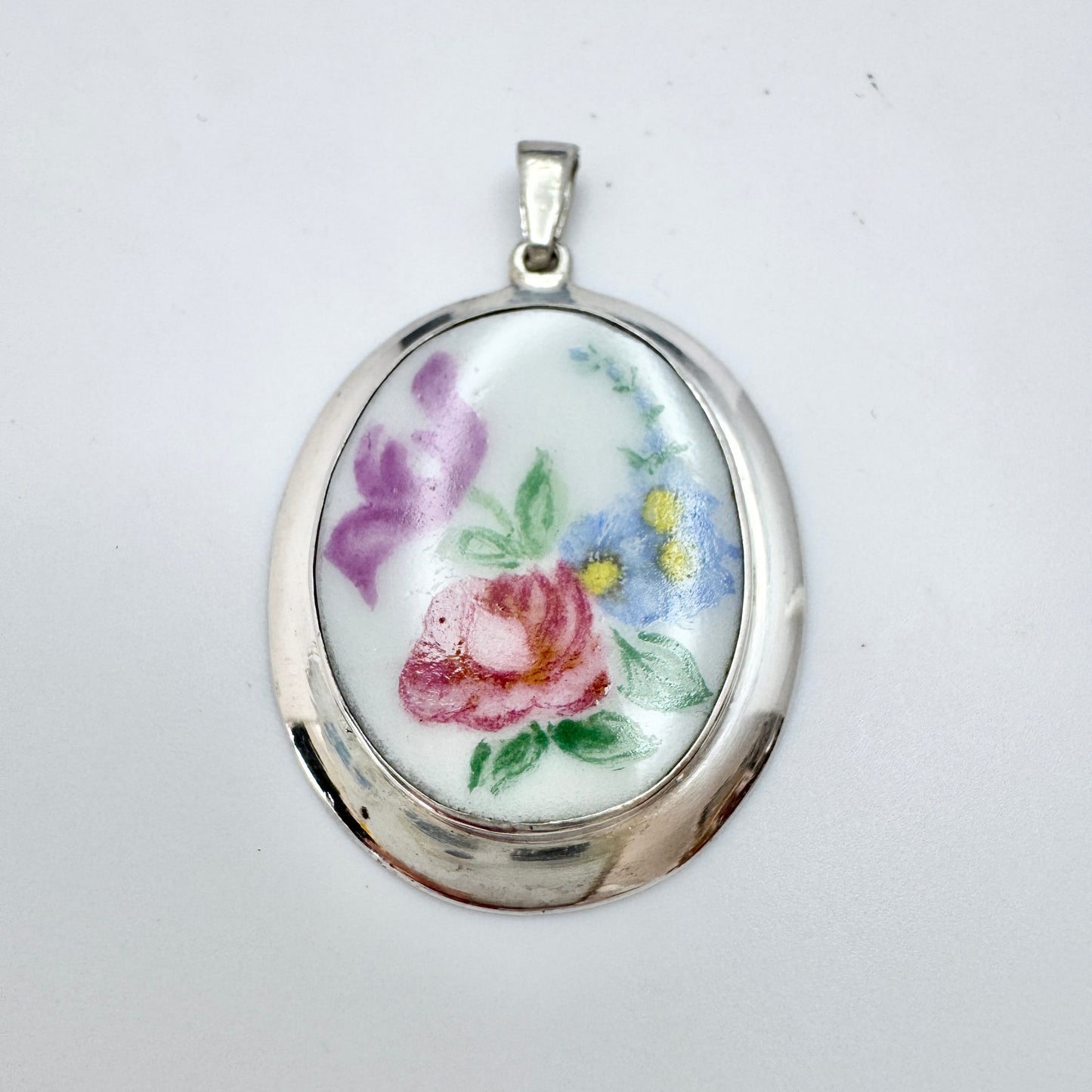 Veljekset Salonen, Finland 1959. Vintage Solid Silver Painted Porcelain Flower Pendant.