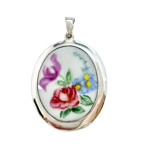 Veljekset Salonen, Finland 1959. Vintage Solid Silver Painted Porcelain Flower Pendant.