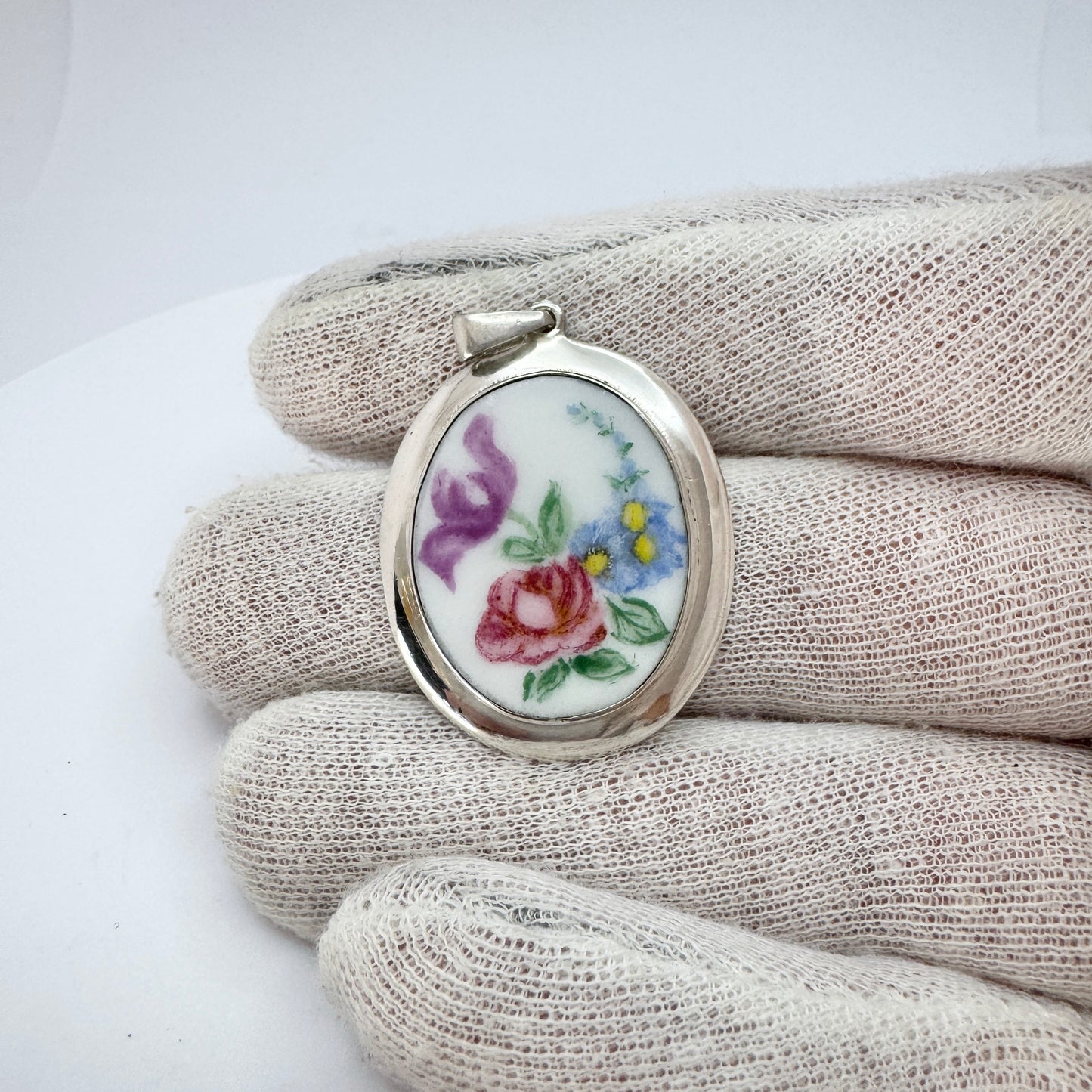 Veljekset Salonen, Finland 1959. Vintage Solid Silver Painted Porcelain Flower Pendant.