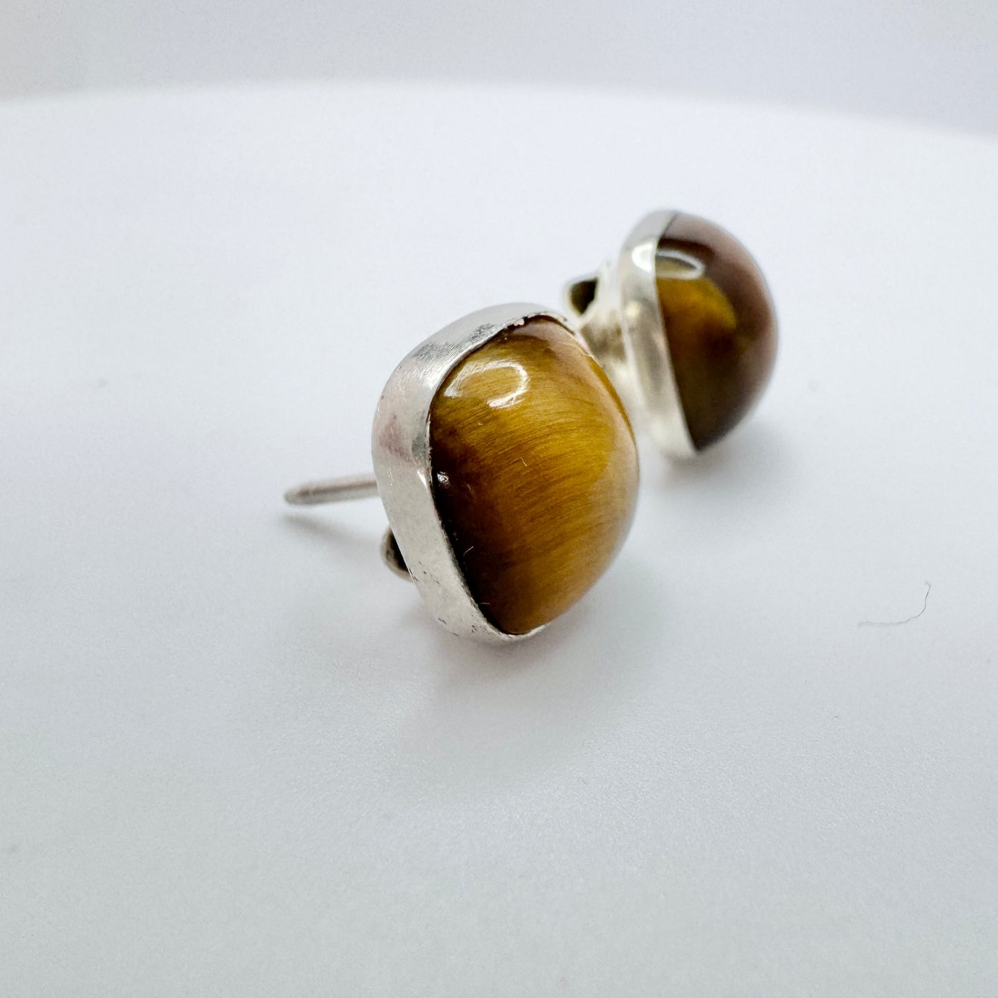Finland ca 1960. Vintage Solid Silver Tiger's Eye Stud Earrings.