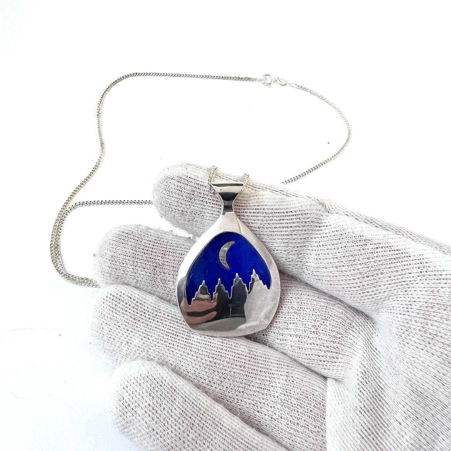 Midnattssolsmycket, Sweden 1996. Vintage Sterling Silver Enamel Midnight Sun Polar Night Pendant Necklace.