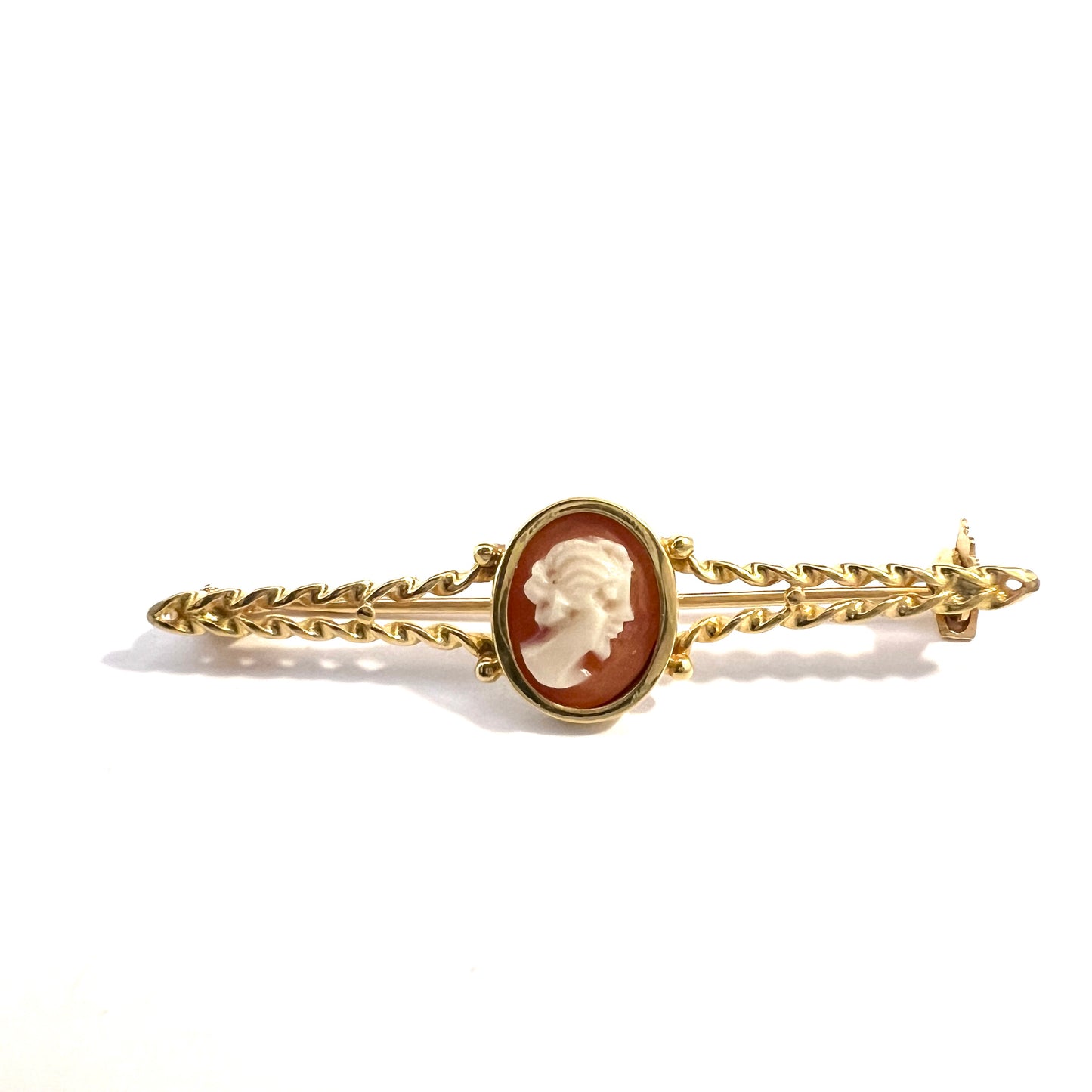 Vintage c 1940s. 18k Gold and Cameo Brooch