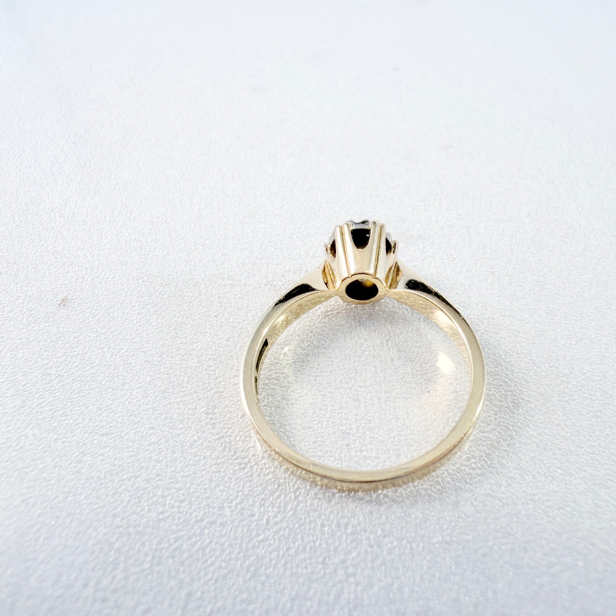 Sweden 1984. Vintage 18k Gold Diamond Cluster Unengraved Engagement Ring.