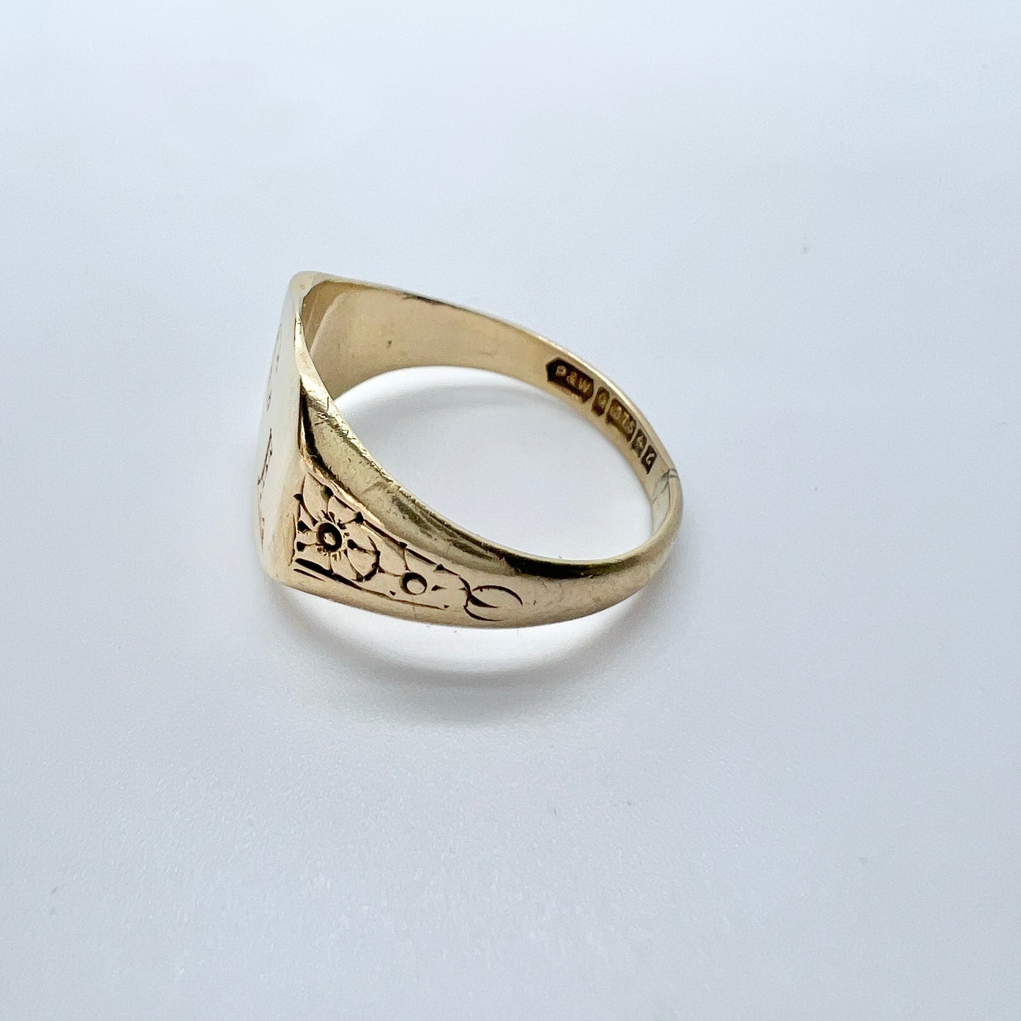 Birmingham 1960. Vintage 9k Gold Signet Ring. "CL"