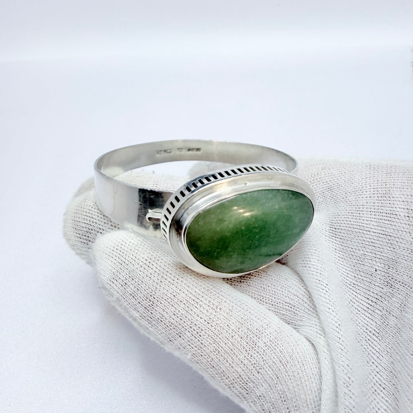 Kaplan, Sweden 1960s. Bold Vintage Sterling Silver Aventurine Hinged Bracelet.