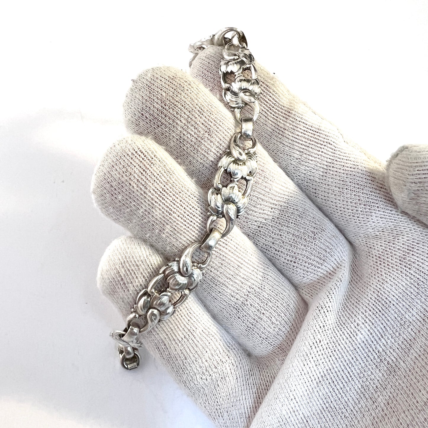 Early 1900s. Solid 830 Silver Floral Link Bracelet.