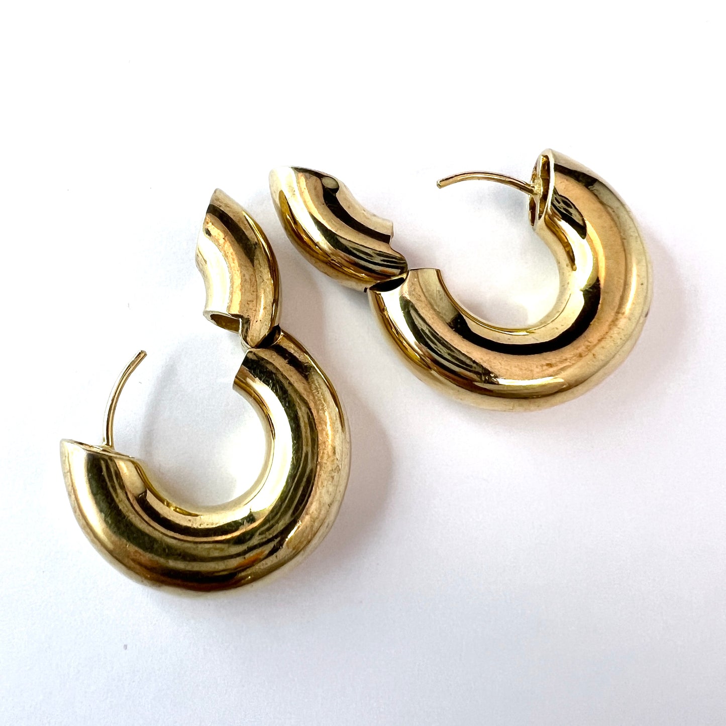 Safira. Bold Sterling Silver Kelly Hoops Earrings.