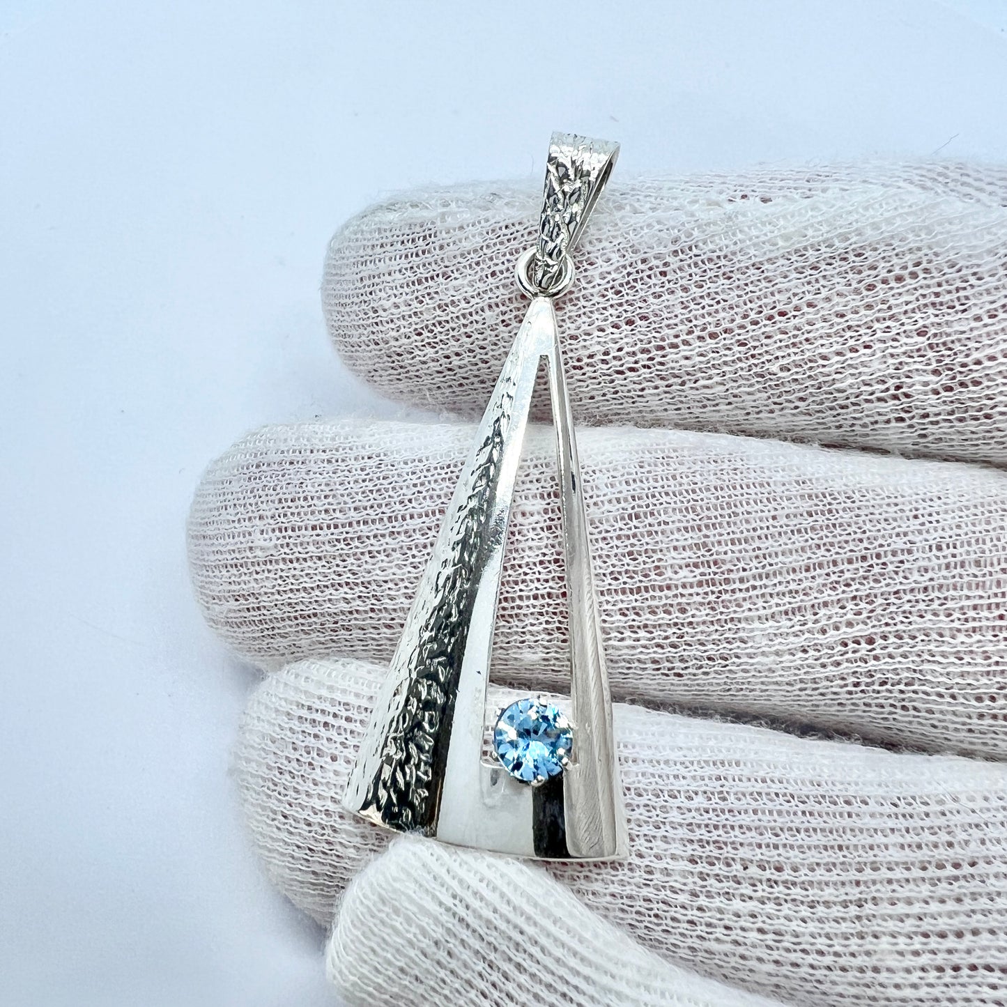 Edvard Kinni, Finland 1968-82 Vintage Sterling Silver Icy Blue Synthetic Spinel Pendant.