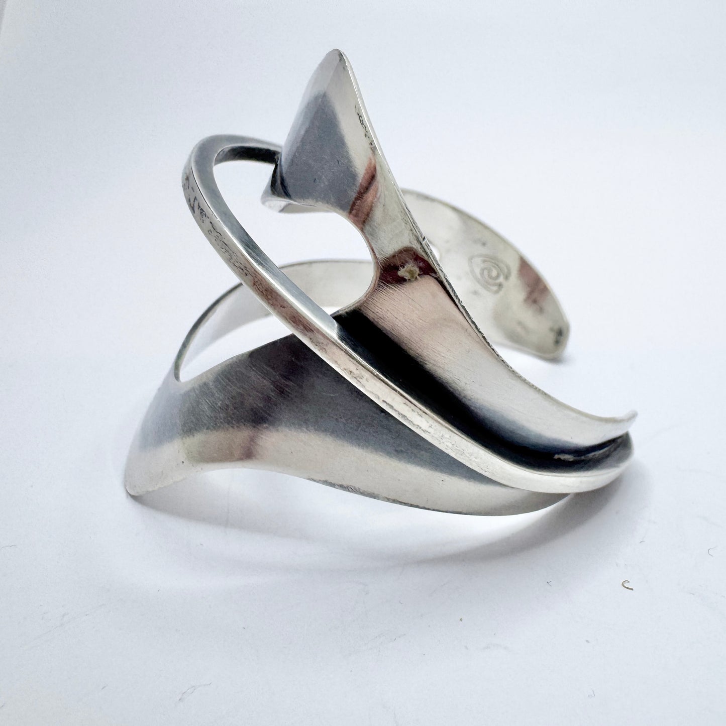 Phyllis Sklar, USA. Bold Vintage Modernist Sterling Silver Cuff Bracelet.