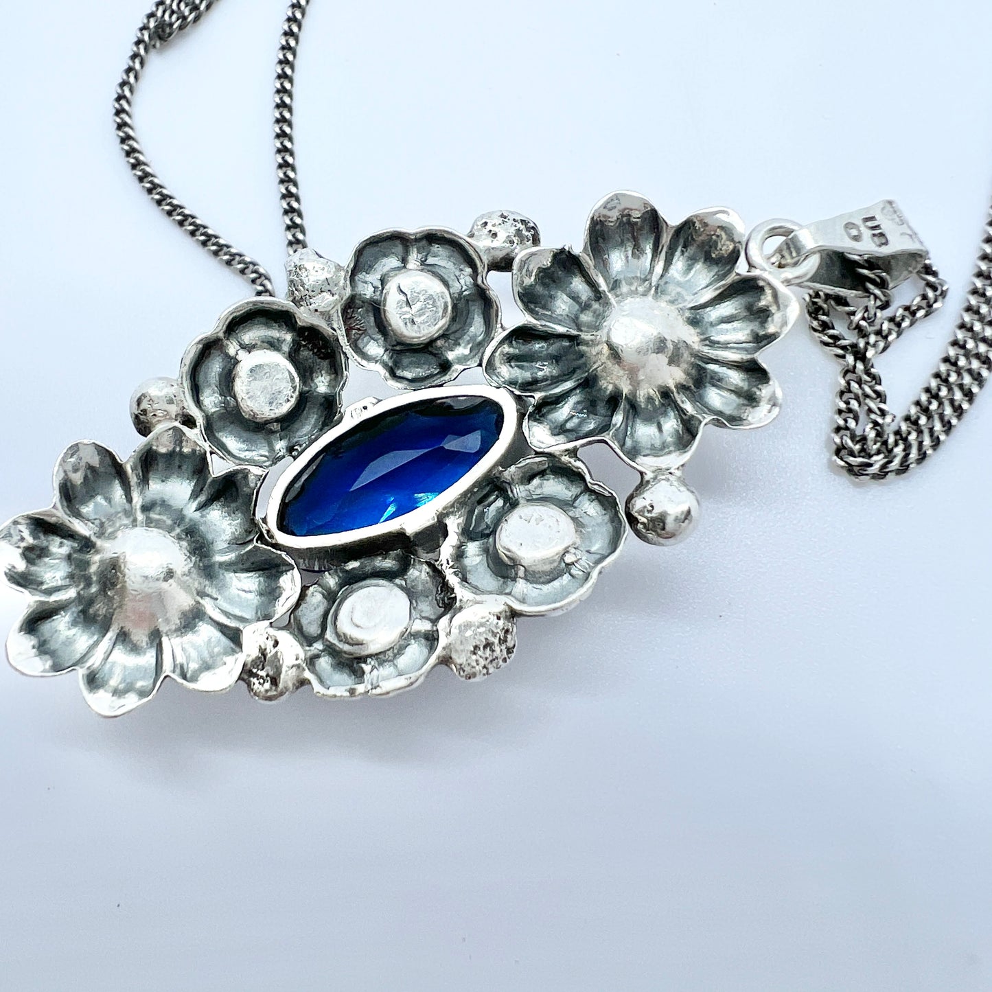 Guldvaruhuset, Sweden 1946 Vintage Solid Silver Deep Blue Paste Stone Pendant Necklace.