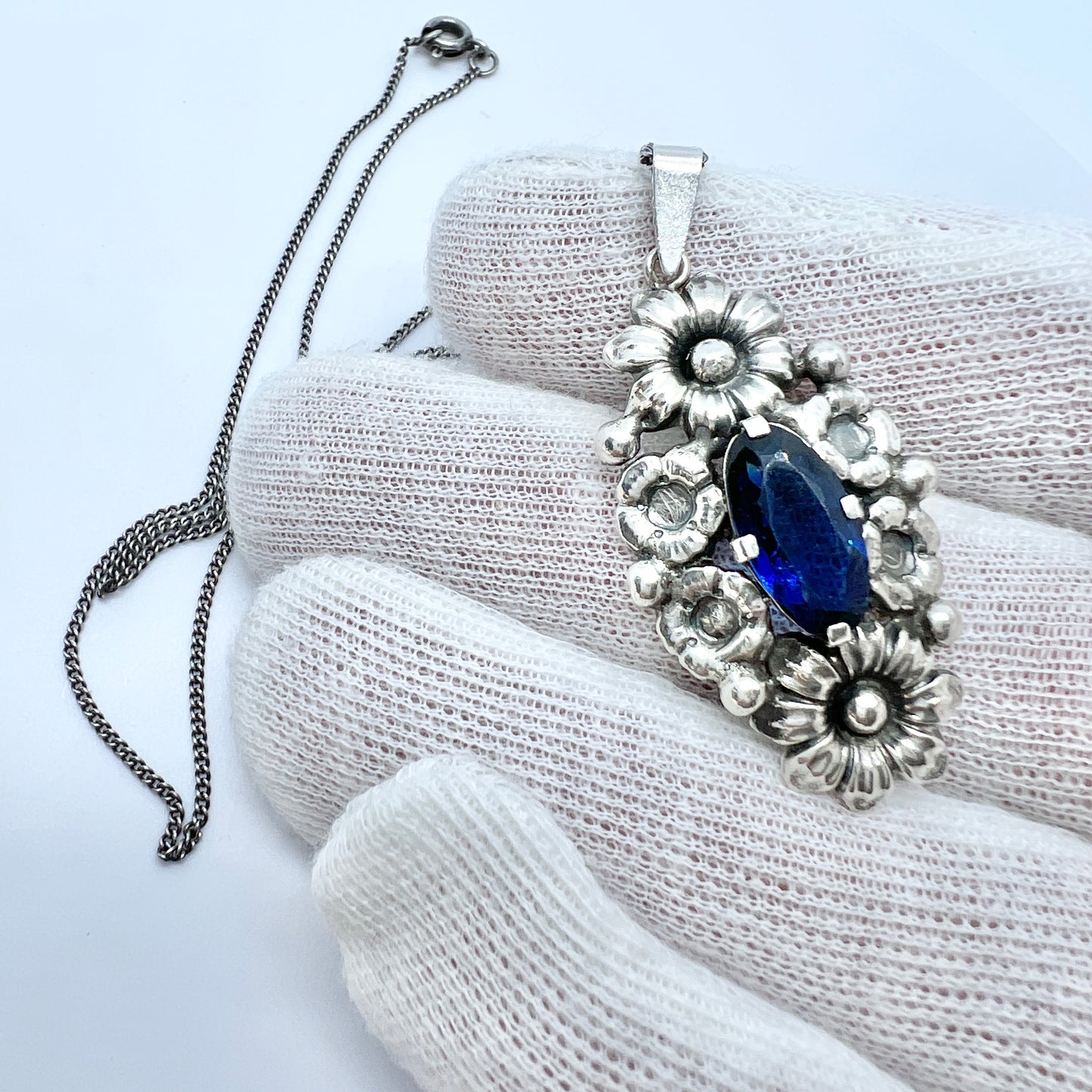 Guldvaruhuset, Sweden 1946 Vintage Solid Silver Deep Blue Paste Stone Pendant Necklace.