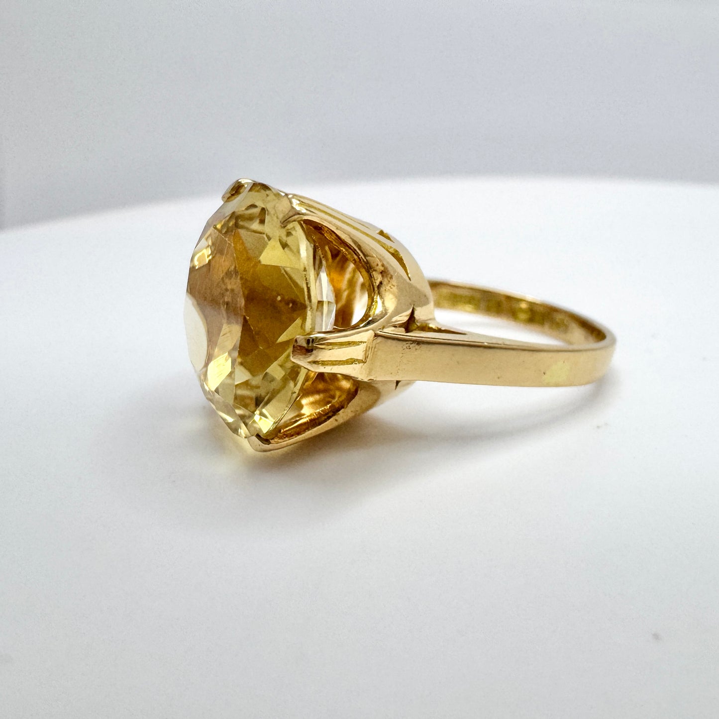 Markström, Sweden 1966. Vintage 18k Gold Citrine Cocktail Ring