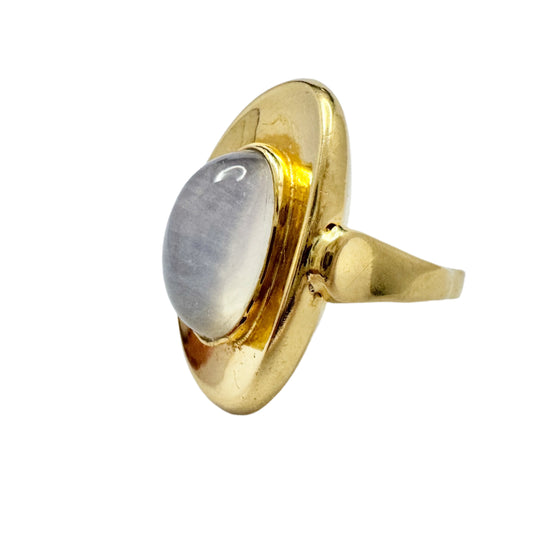 Kaplan, Sweden year 1960. Vintage 18k Gold Moonstone Ring.