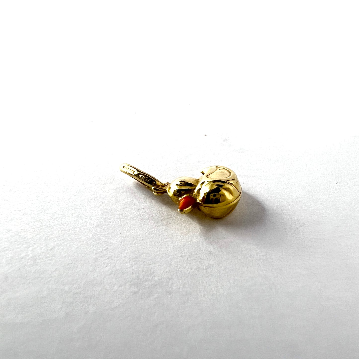 Uno A Erre, Italy. Vintage 18k Gold Enamel Duck Charm