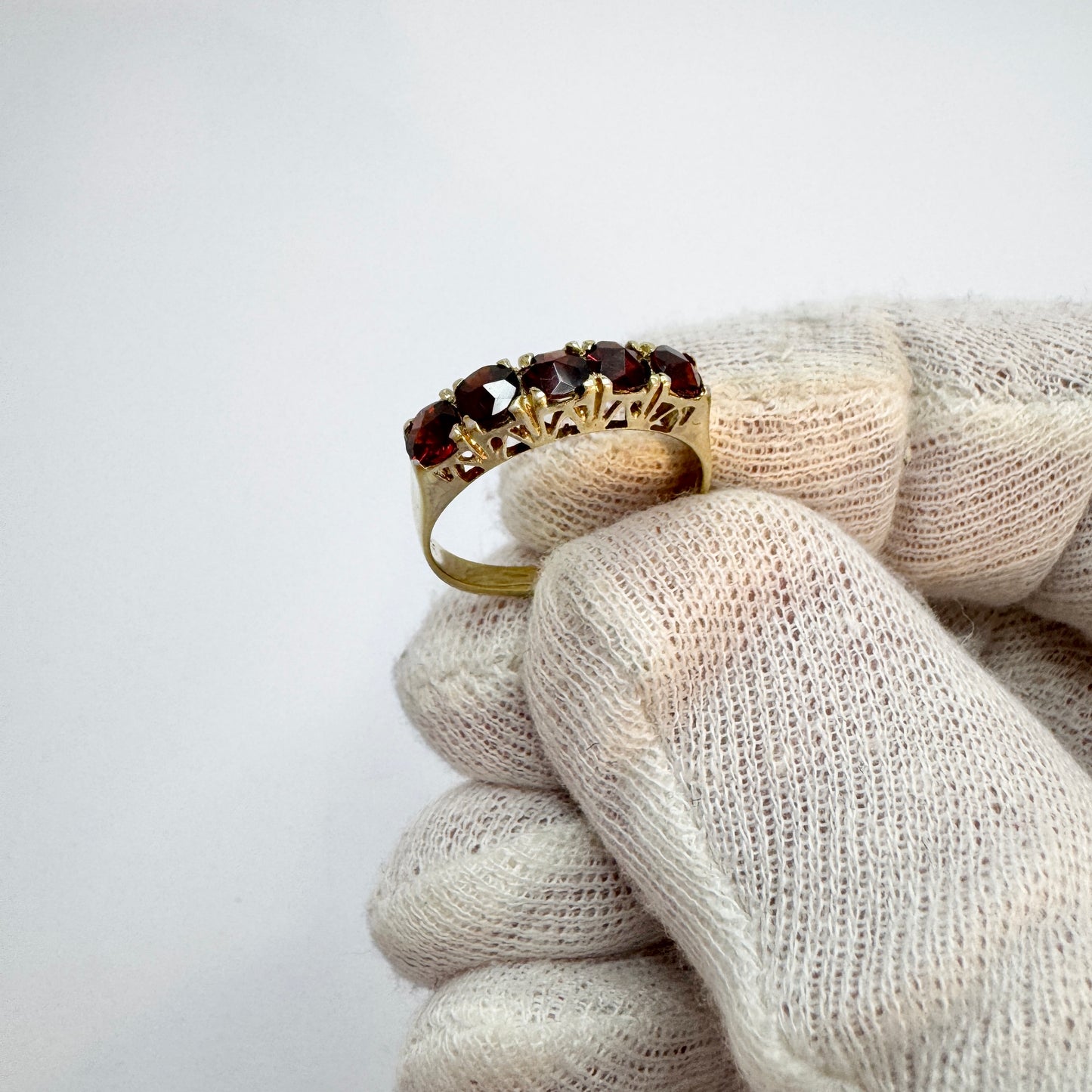 Vintage c 1950s. Sterling Silver Garnet Ring.