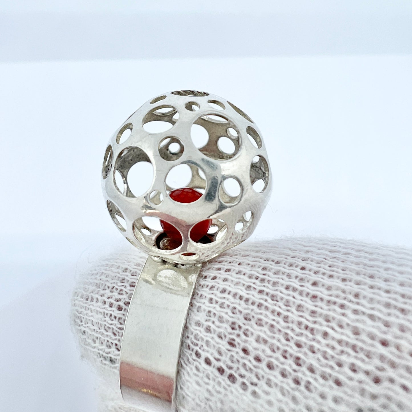 Liisa Vitali for N Westerback, Finland 1973 Vintage Sterling Silver Trapped Carnelian Sphere Ring