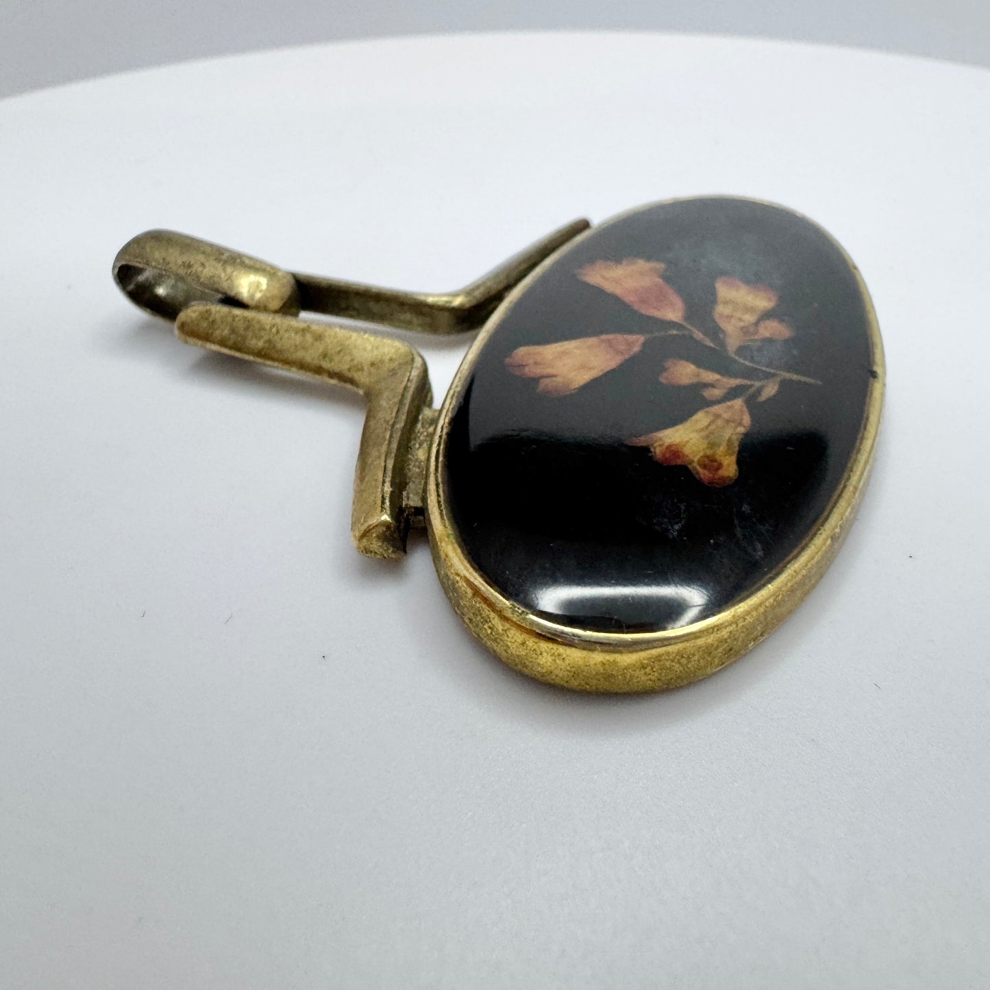 France ca 1950s. Vintage Costume Jewlery Pendant.