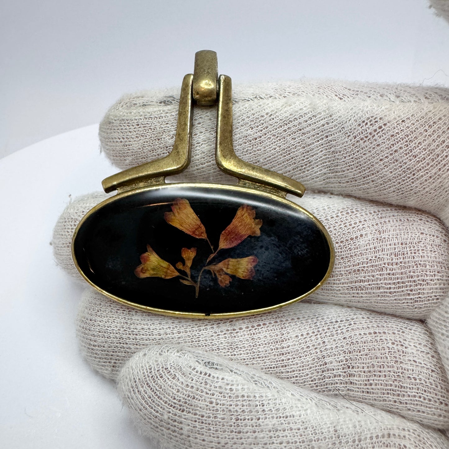 France ca 1950s. Vintage Costume Jewlery Pendant.