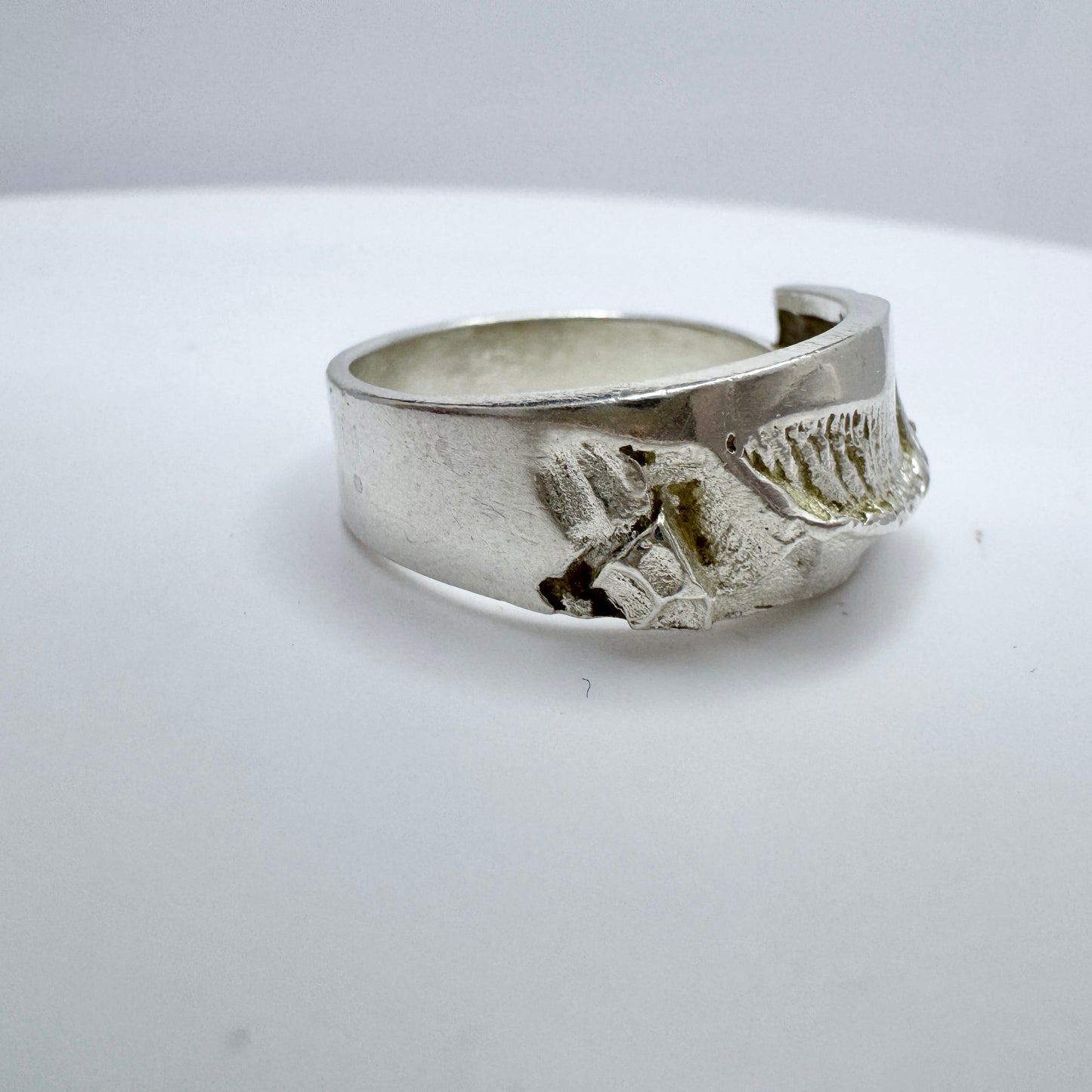 Matti J Hyvarinen, Finland 1979. Vintage Sterling Silver Ring. Signed.