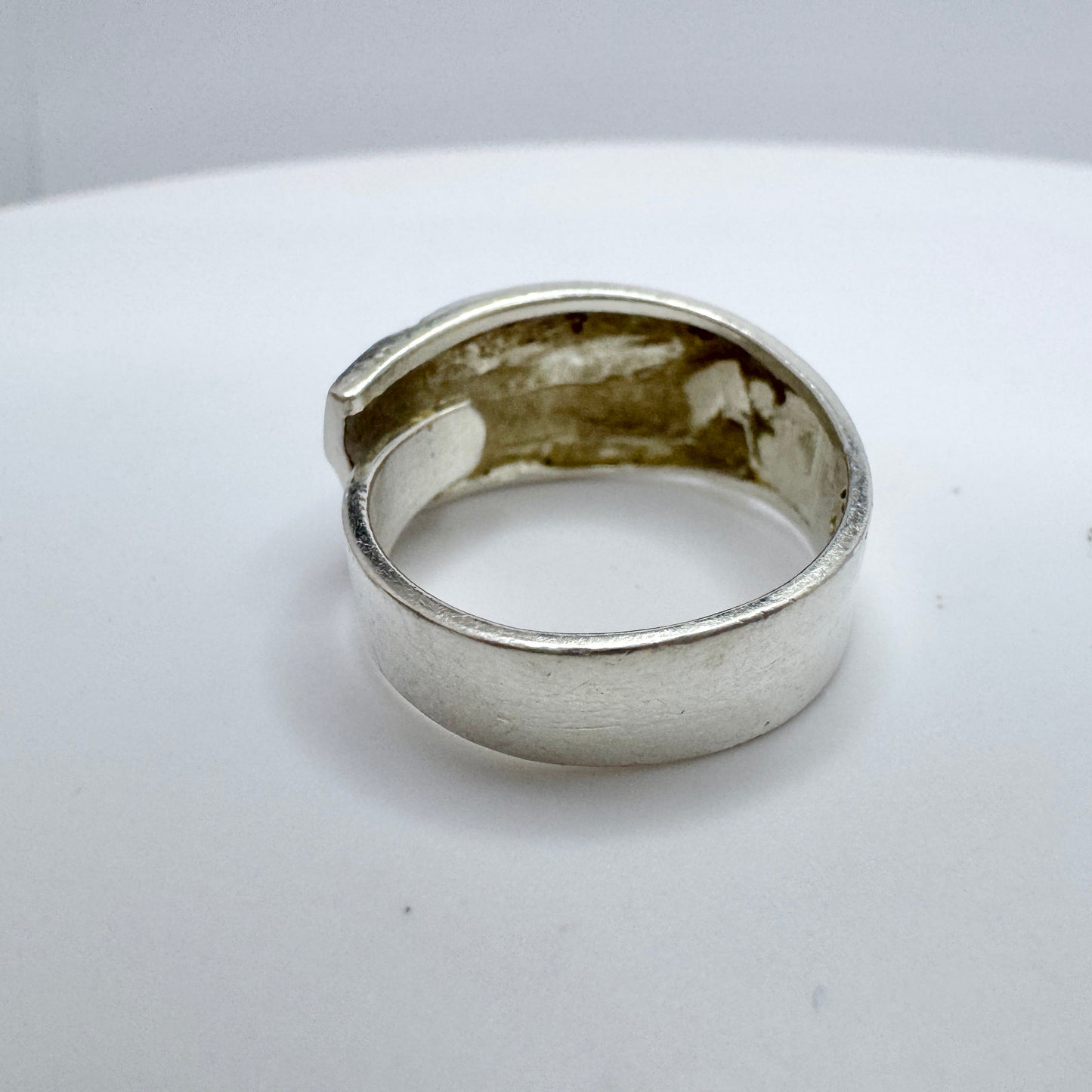 Matti J Hyvarinen, Finland 1979. Vintage Sterling Silver Ring. Signed.