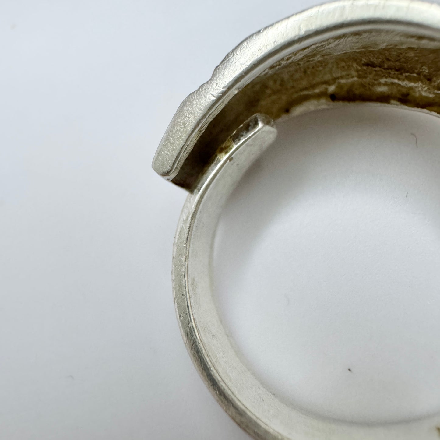 Matti J Hyvarinen, Finland 1979. Vintage Sterling Silver Ring. Signed.