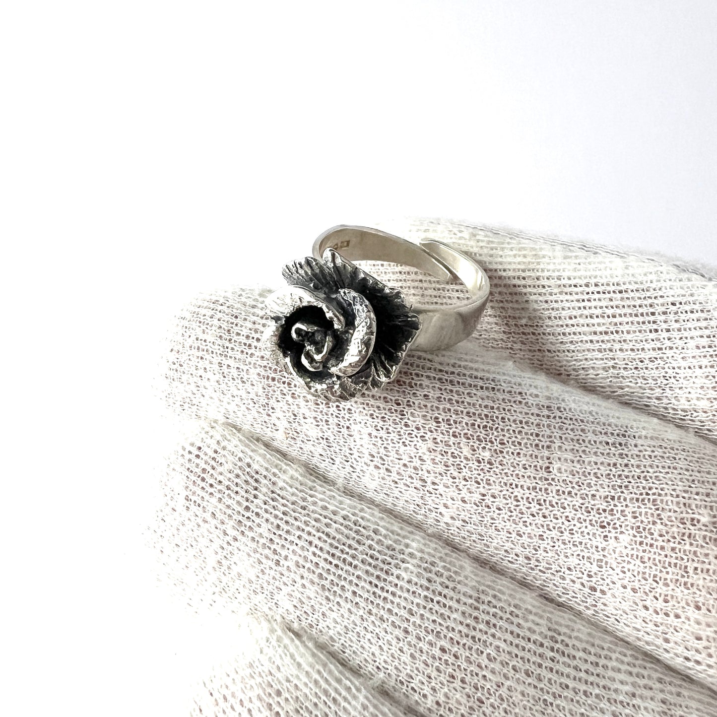 Martti Viikinniemi, Finland 1972. Vintage Solid Silver Rose Flower Ring