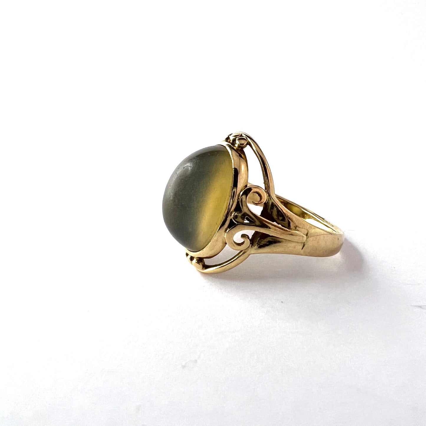 J Petterson, Sweden 1952. Vintage 18k Gold Milky Quartz Ring.