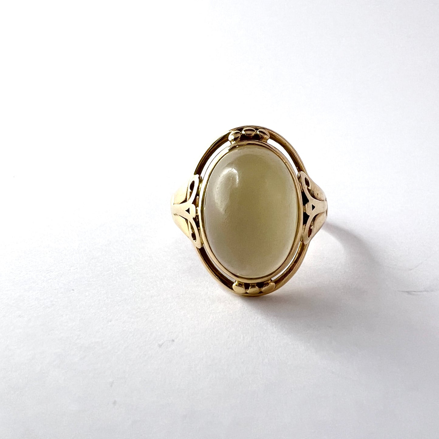 J Petterson, Sweden 1952. Vintage 18k Gold Milky Quartz Ring.